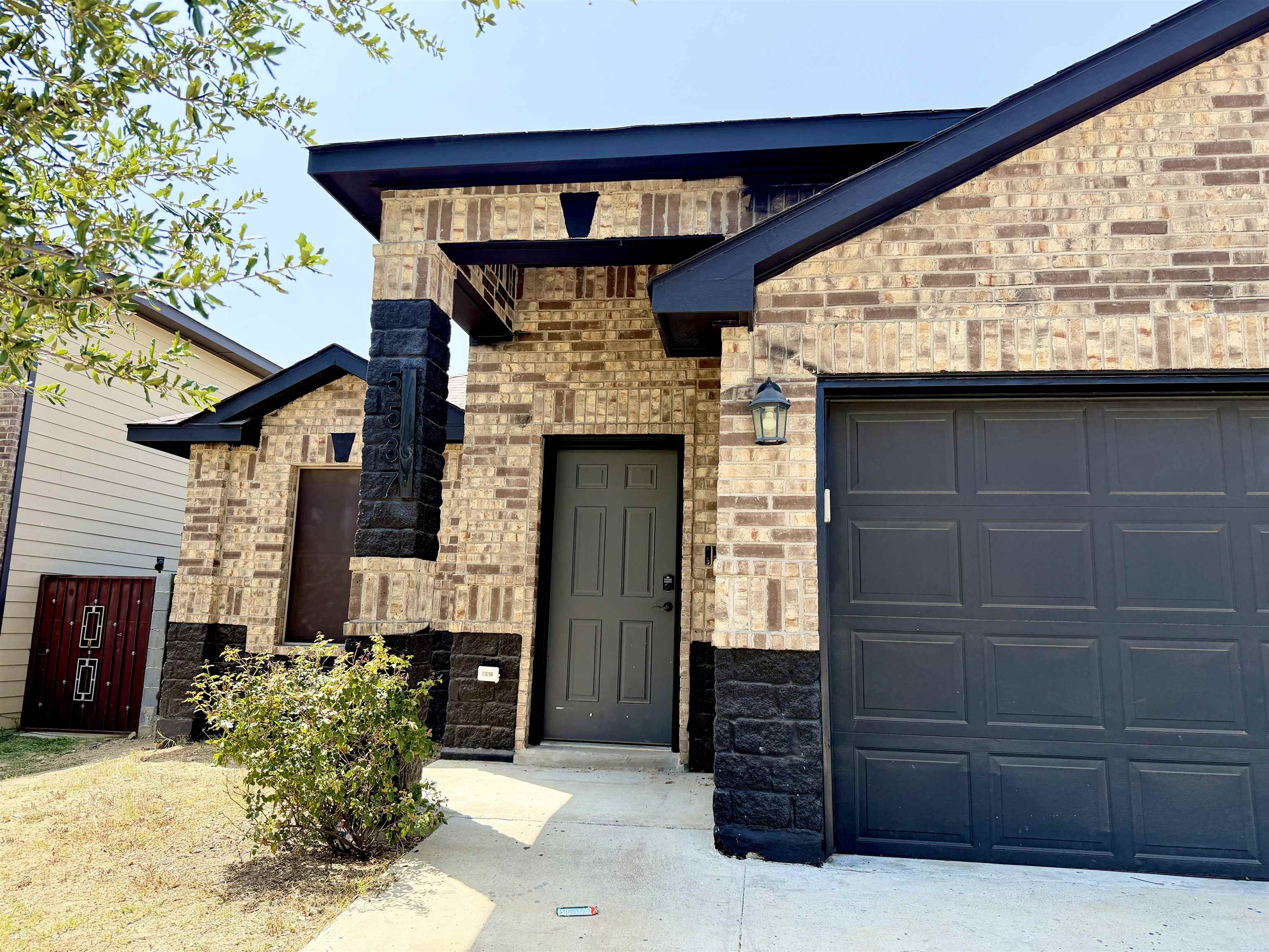 5537 Lagos Del Valle Dr Property Photo 2