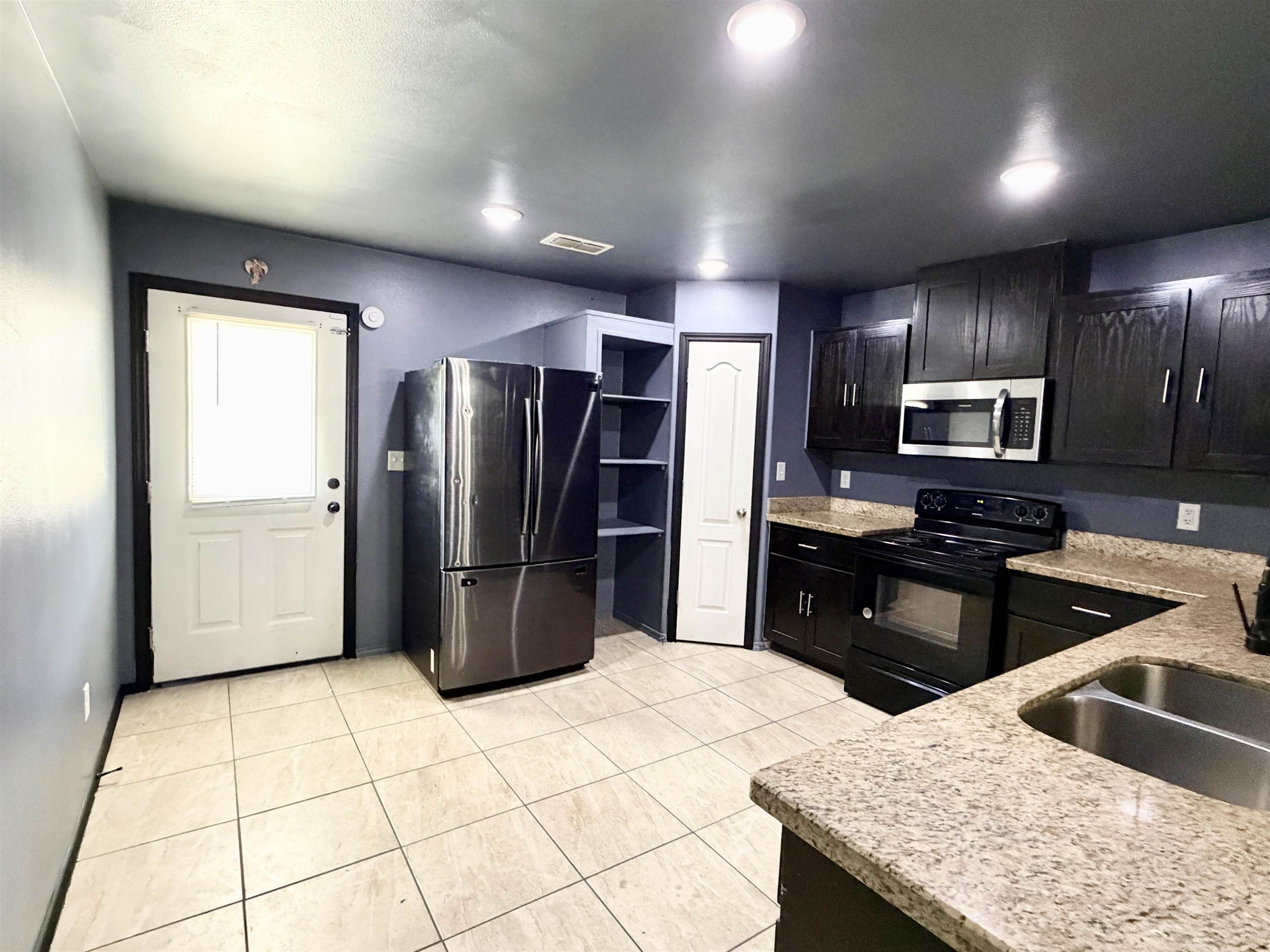 5537 Lagos Del Valle Dr Property Photo 3