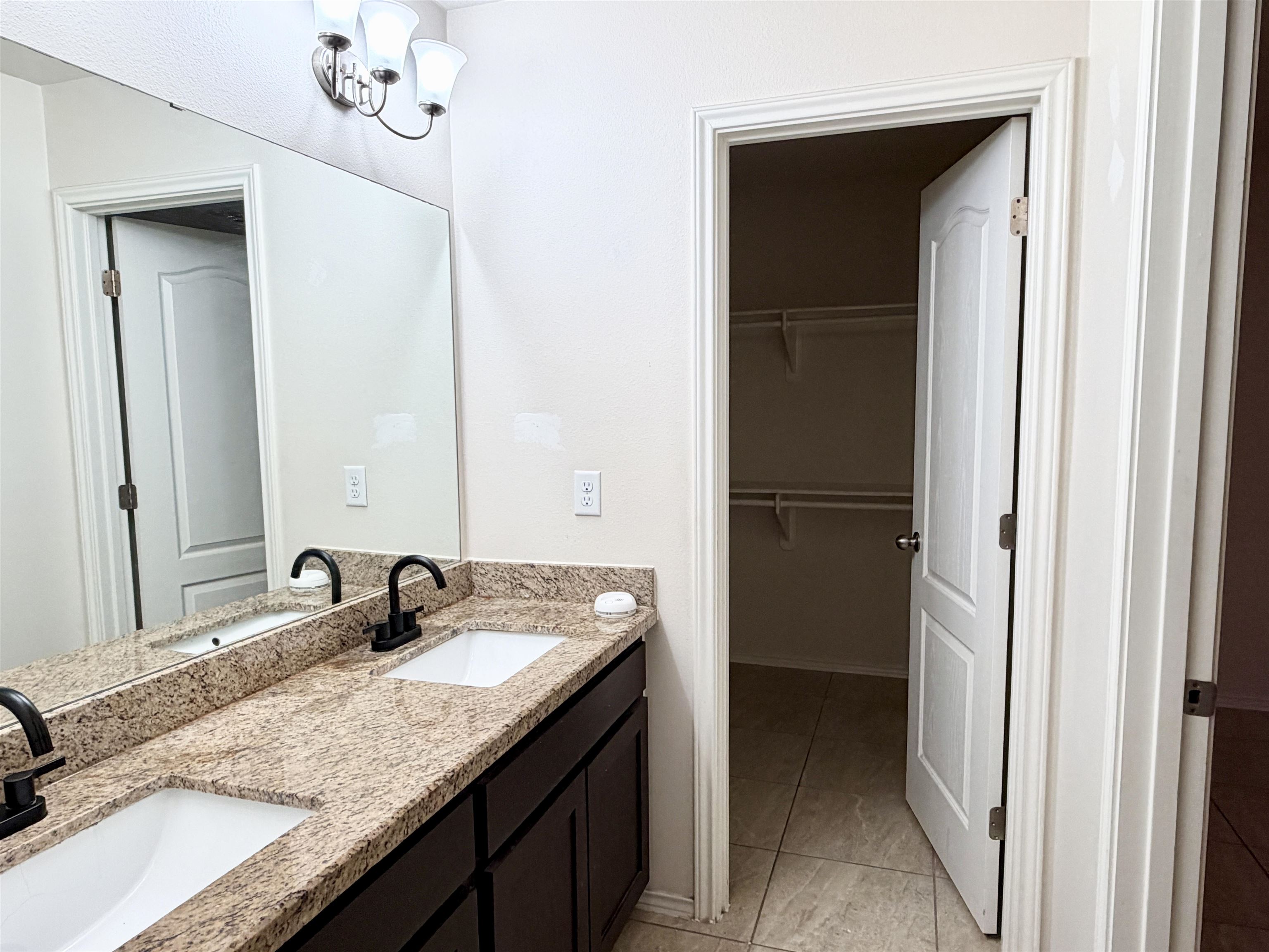 5537 Lagos Del Valle Dr Property Photo 9