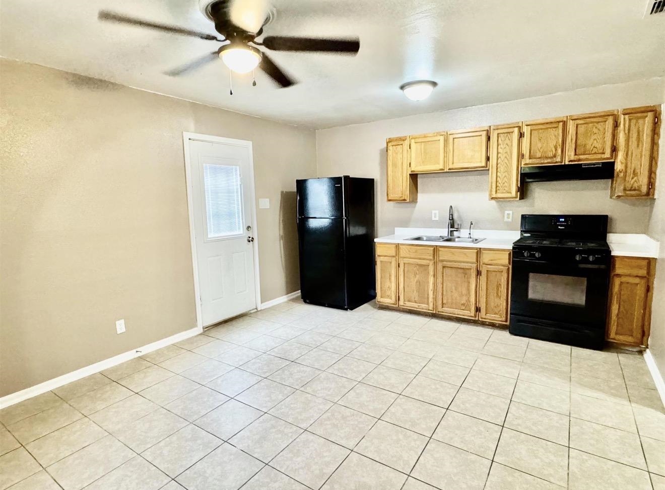 1421 Reagan Dr Property Photo 2