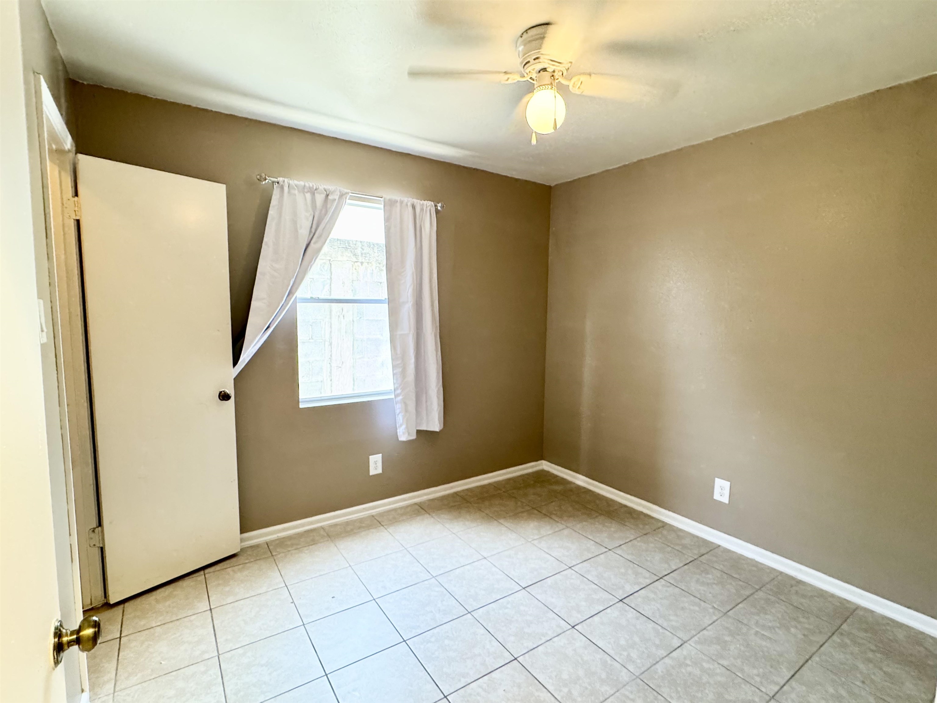 1421 Reagan Dr Property Photo 7