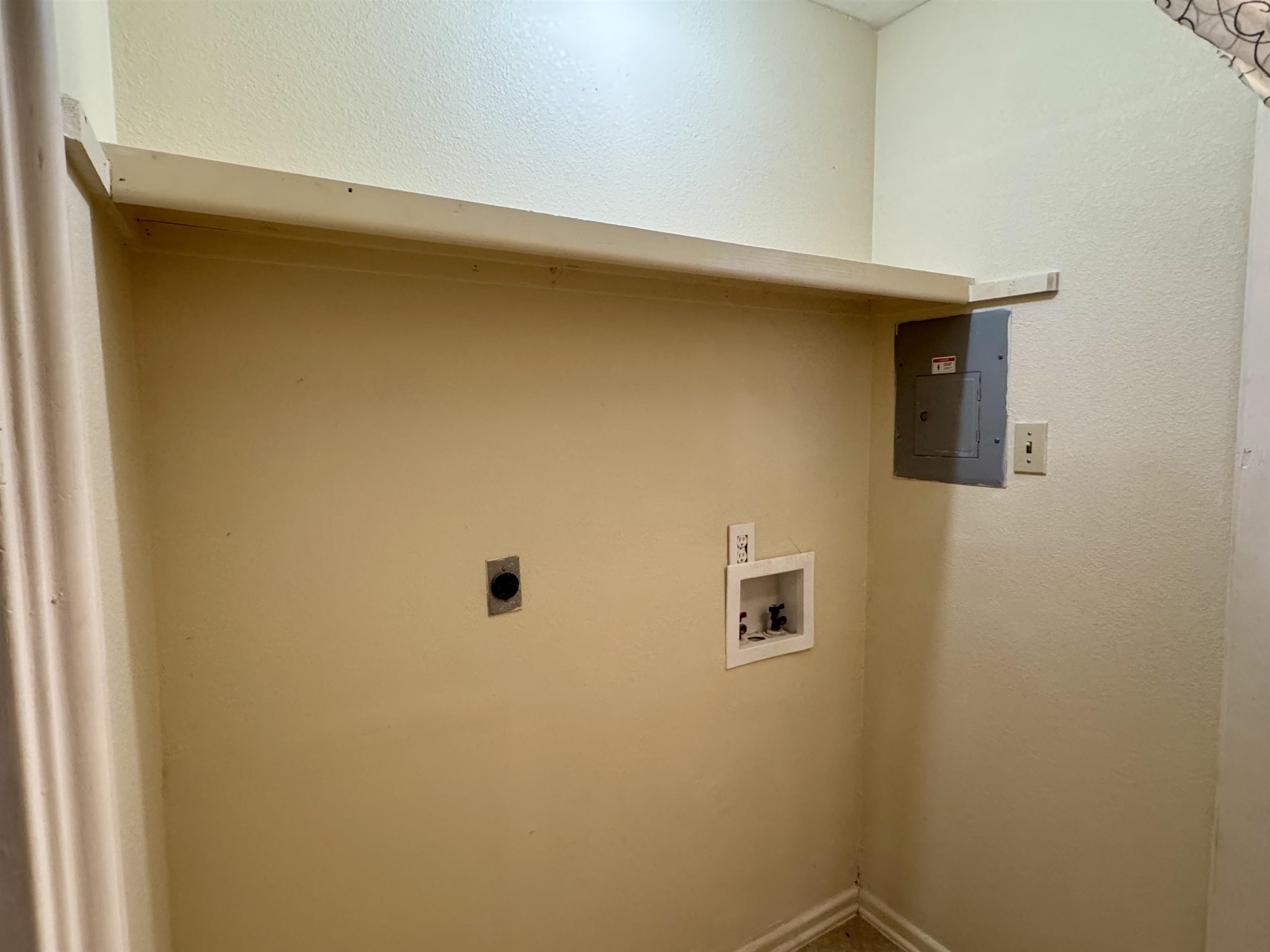 1421 Reagan Dr Property Photo 8