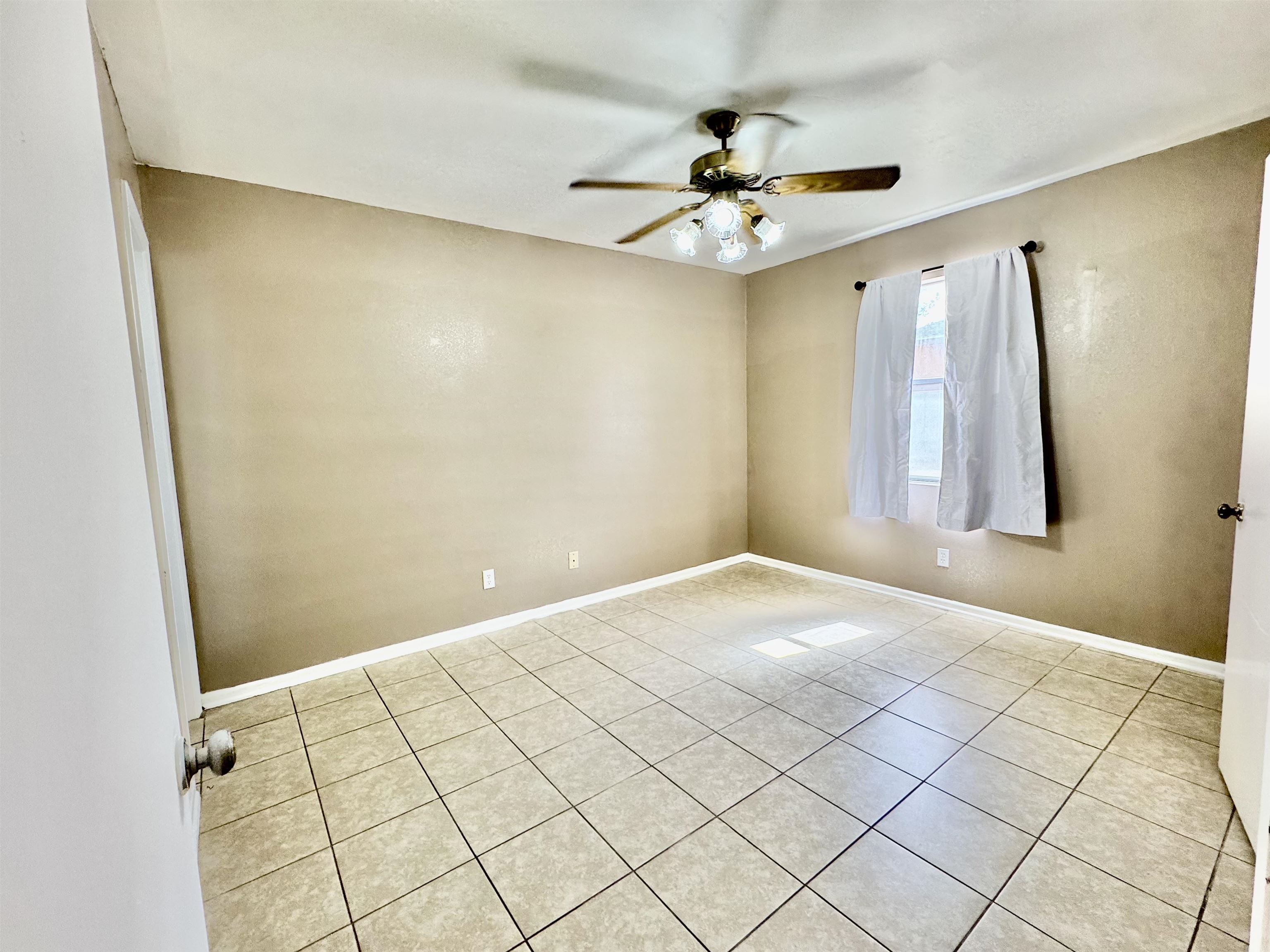 1421 Reagan Dr Property Photo 10