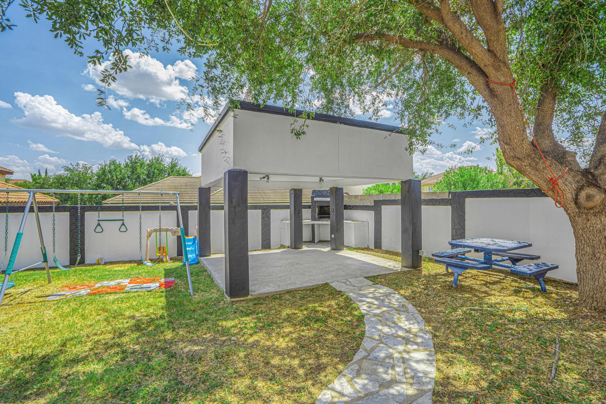 427 Baffin Bay Dr Property Photo 38