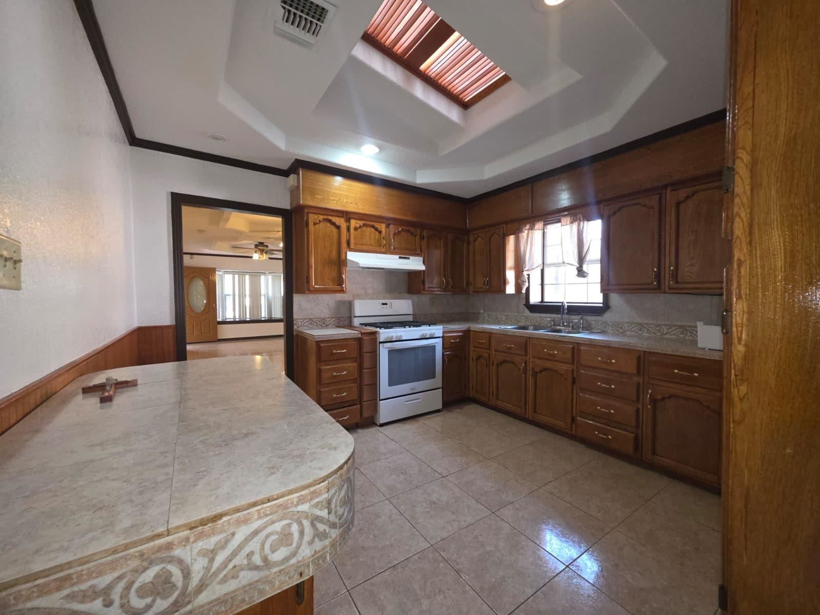 2420 Stewart St Property Photo 6