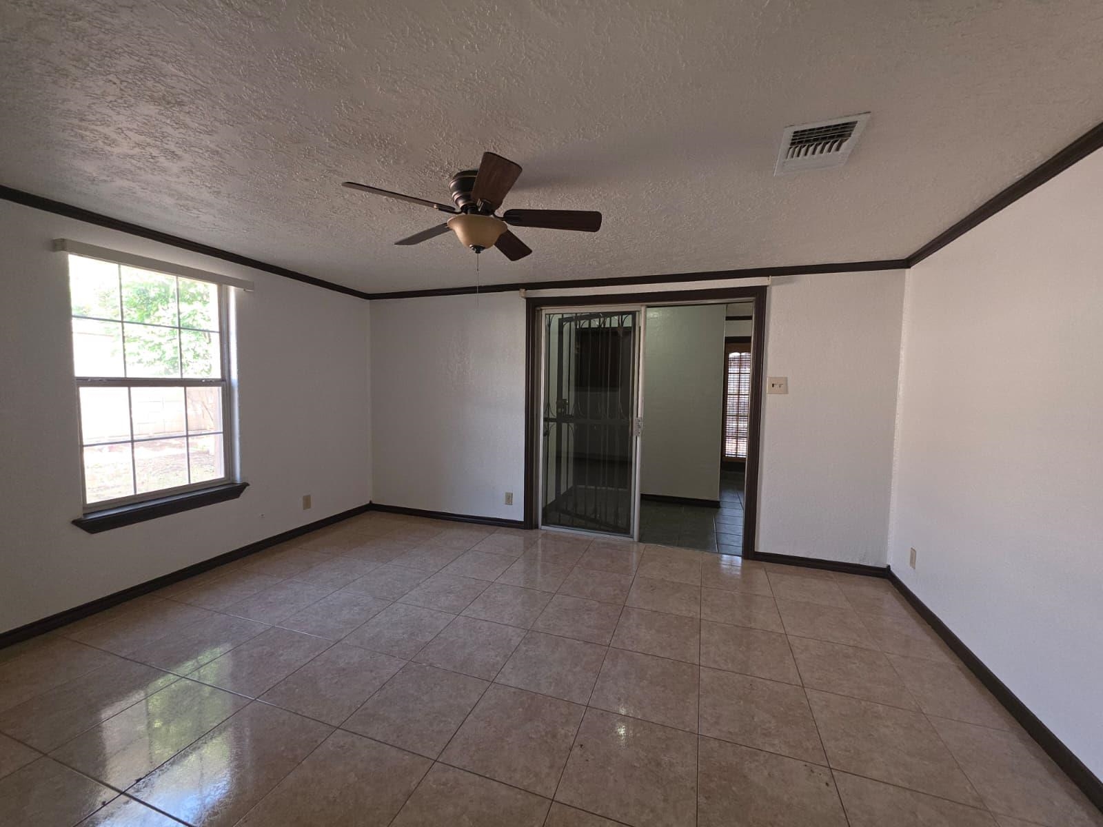 2420 Stewart St Property Photo 8