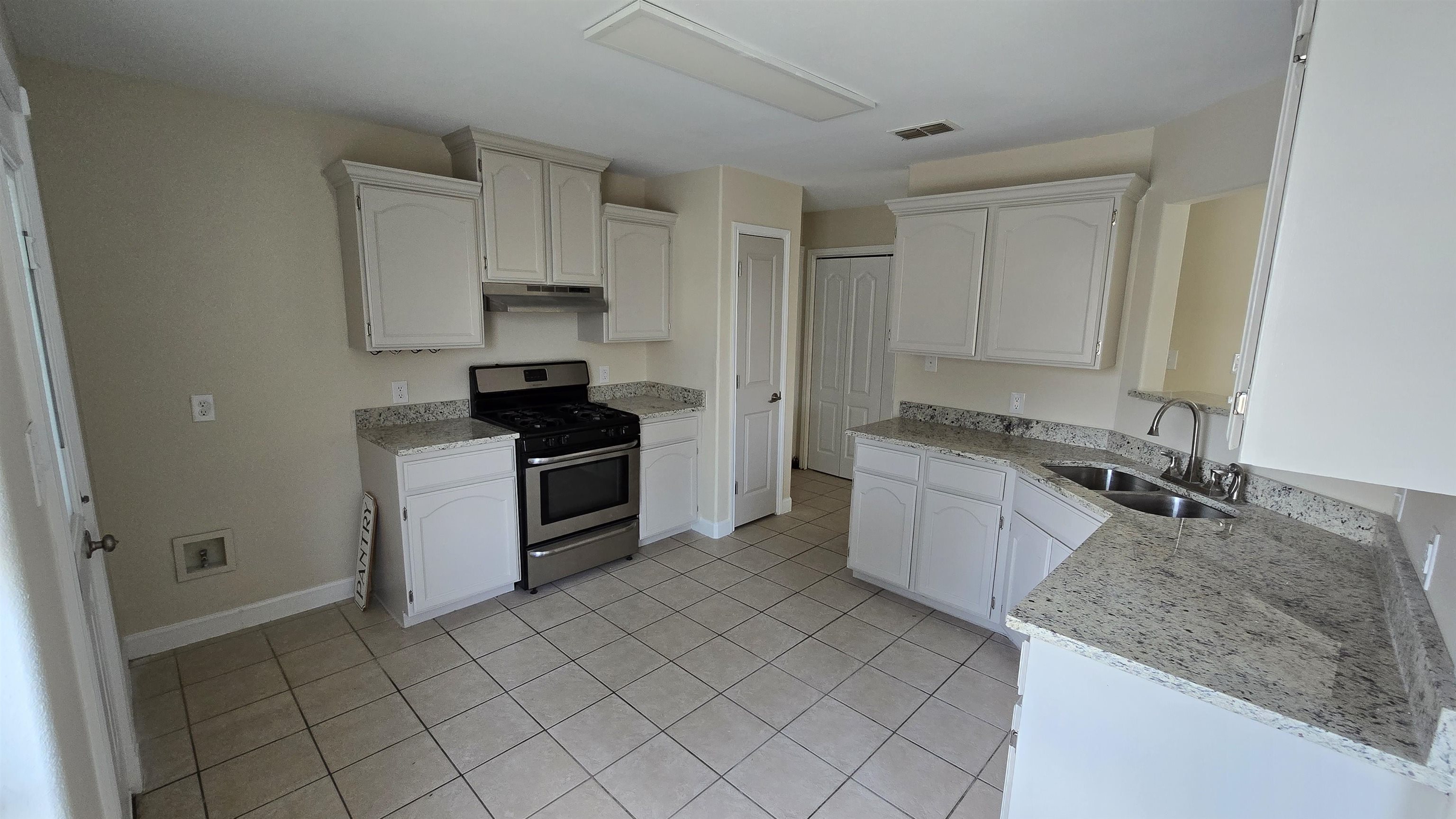 1136 Savannah Lp Property Photo 5