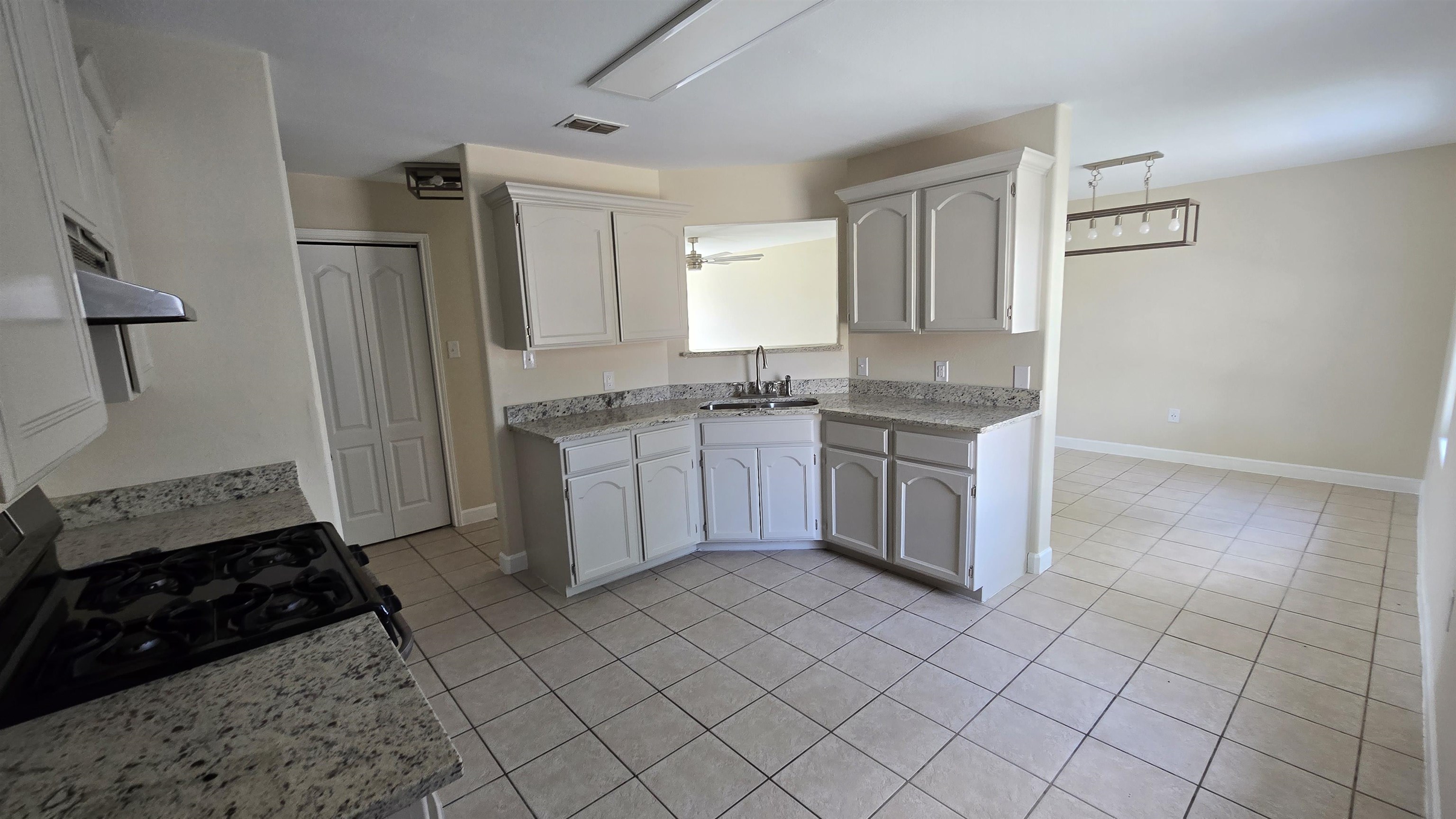 1136 Savannah Lp Property Photo 6