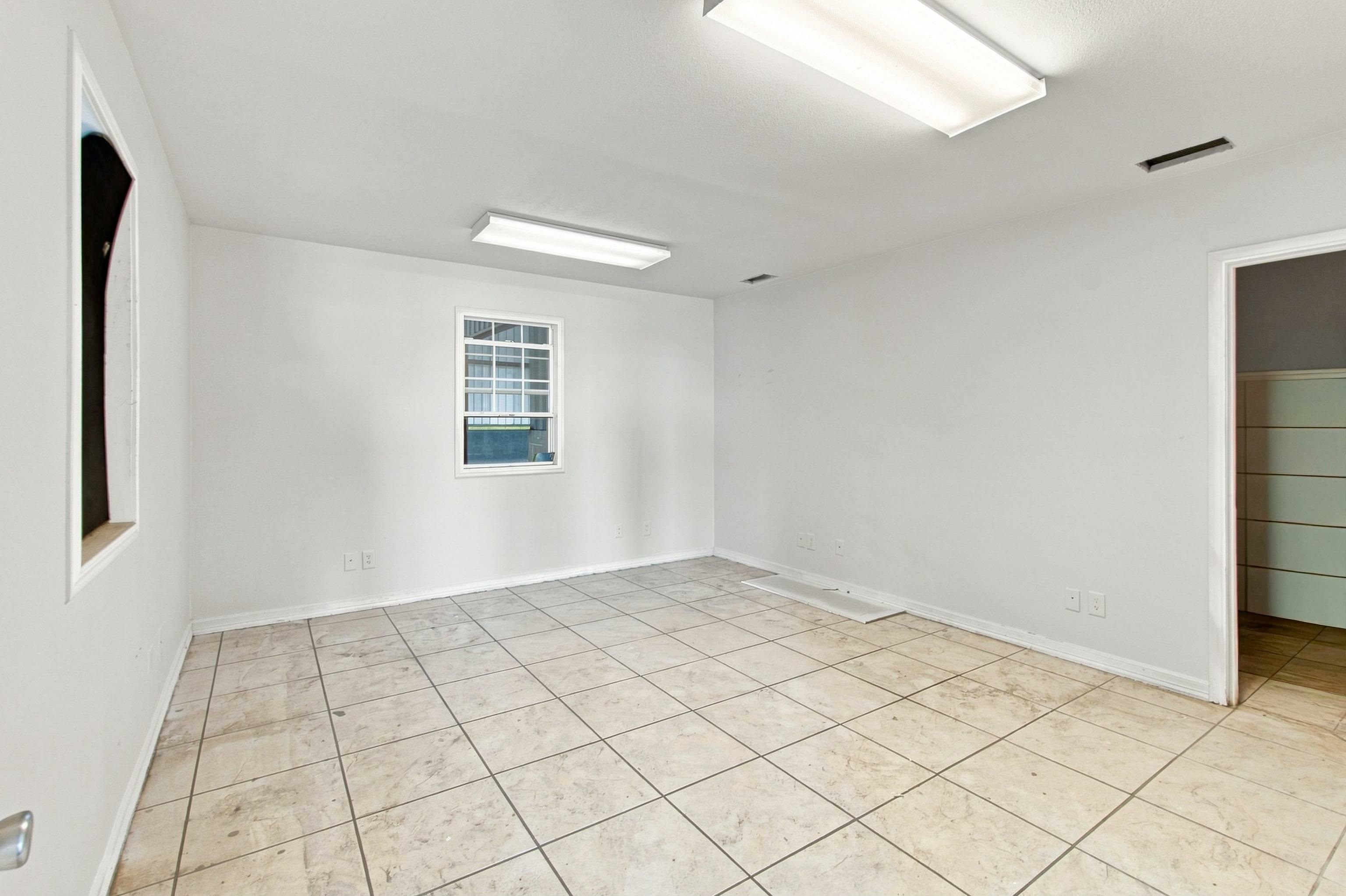 14101 Transportation Ave Property Photo 11