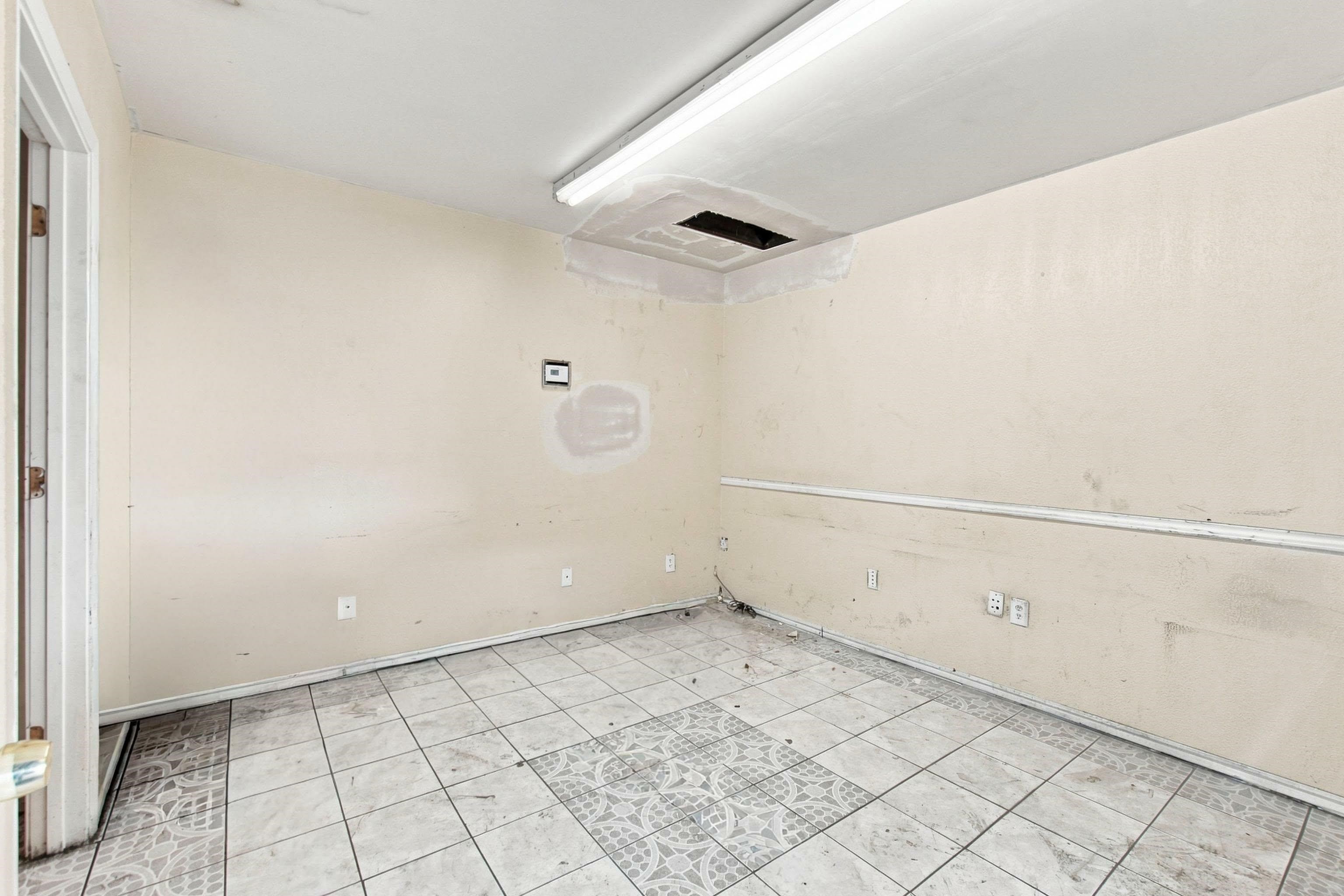 14101 Transportation Ave Property Photo 18