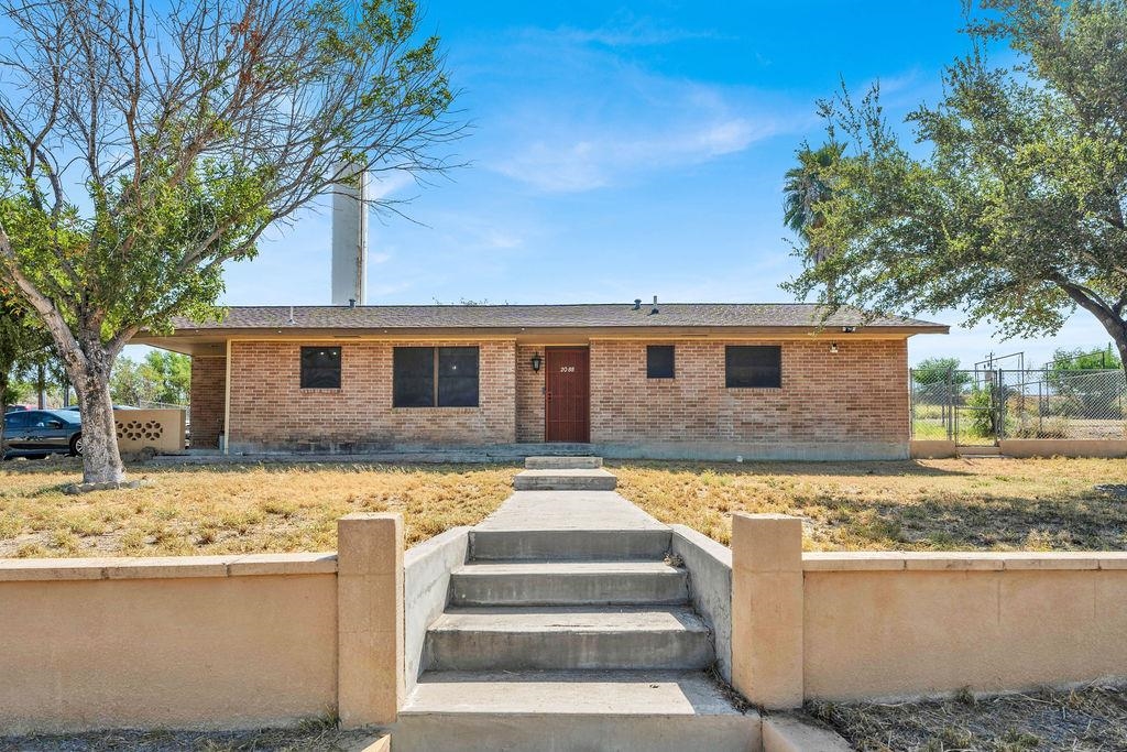 2088 Sunset Dr Property Photo 1