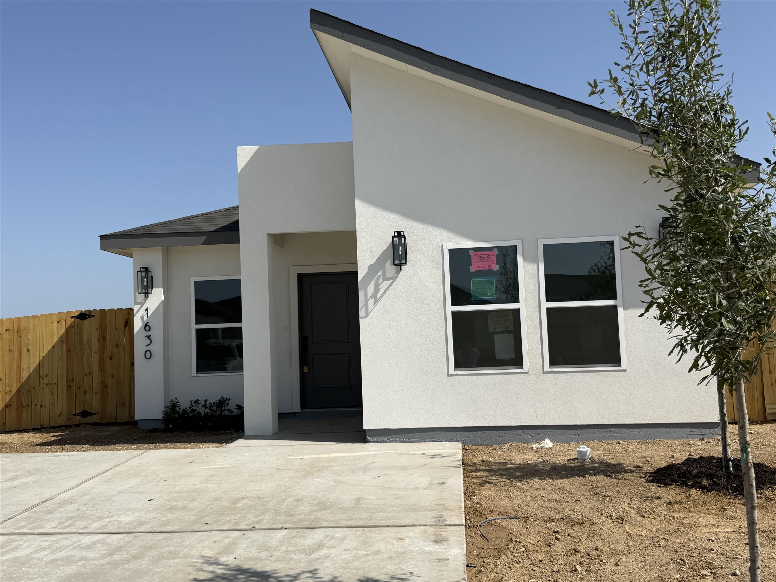 1630 Secretaria Ln. Property Photo 2