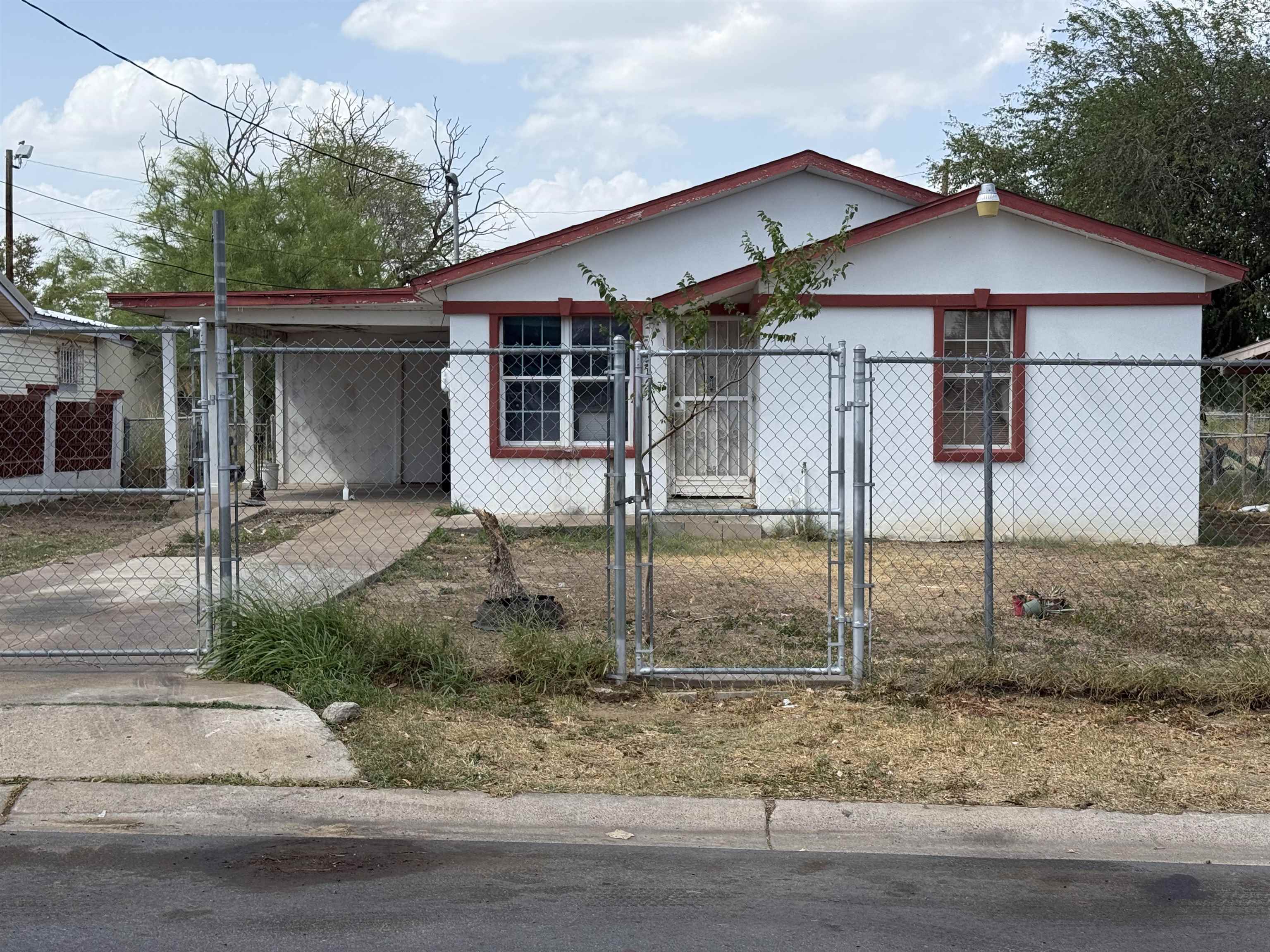 2218 E Price St Property Photo 1