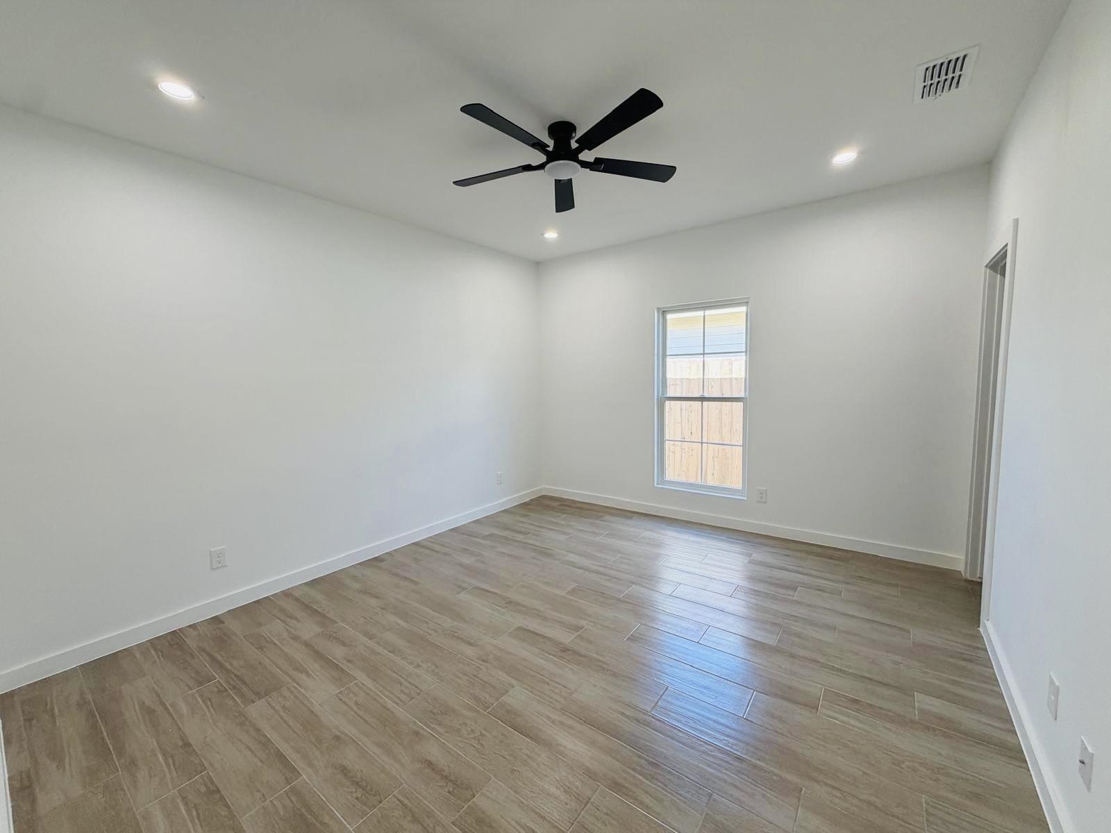 5608 Moses Lp. Property Photo 8