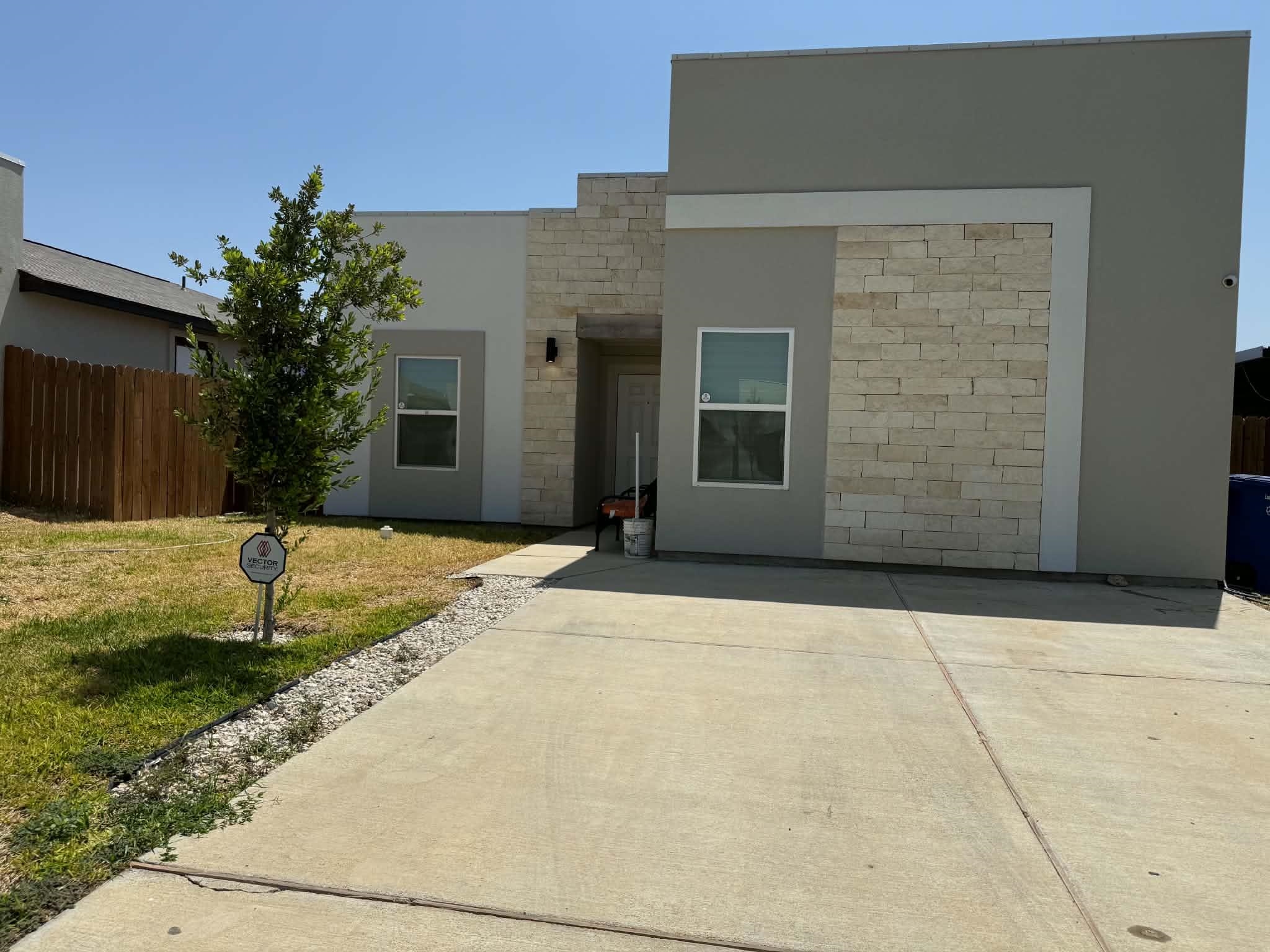 5013 Castano Dr. Property Photo 2