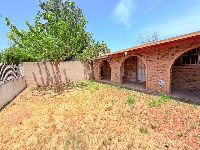 2101 N Smith Ave Property Photo 2