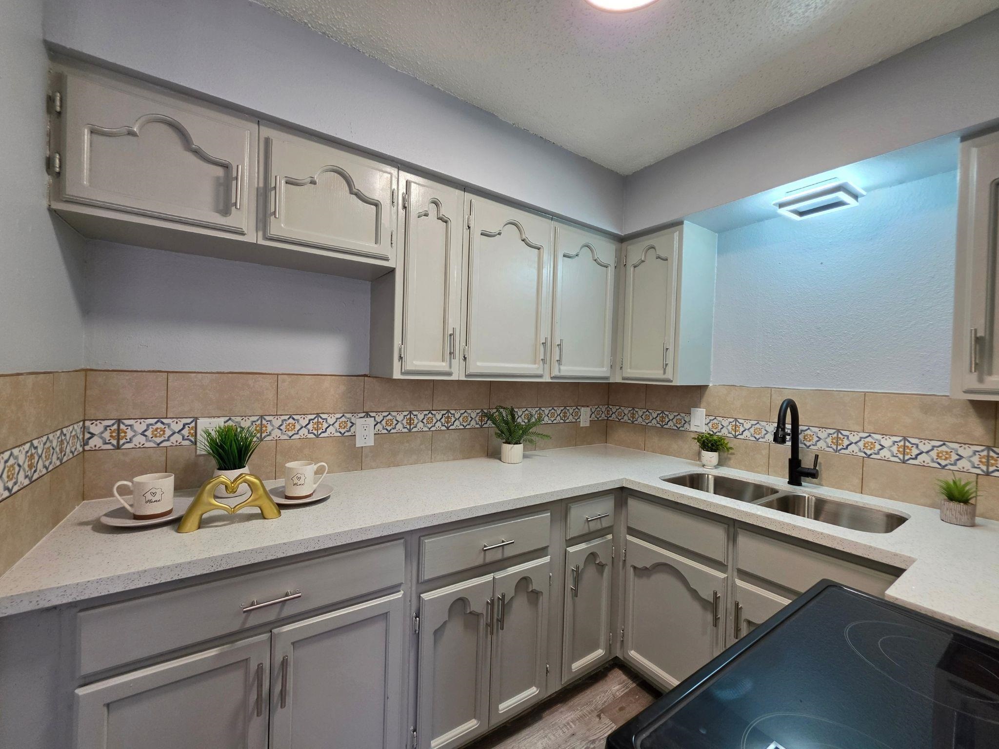 3017 Corpus Christi St B Property Photo 6