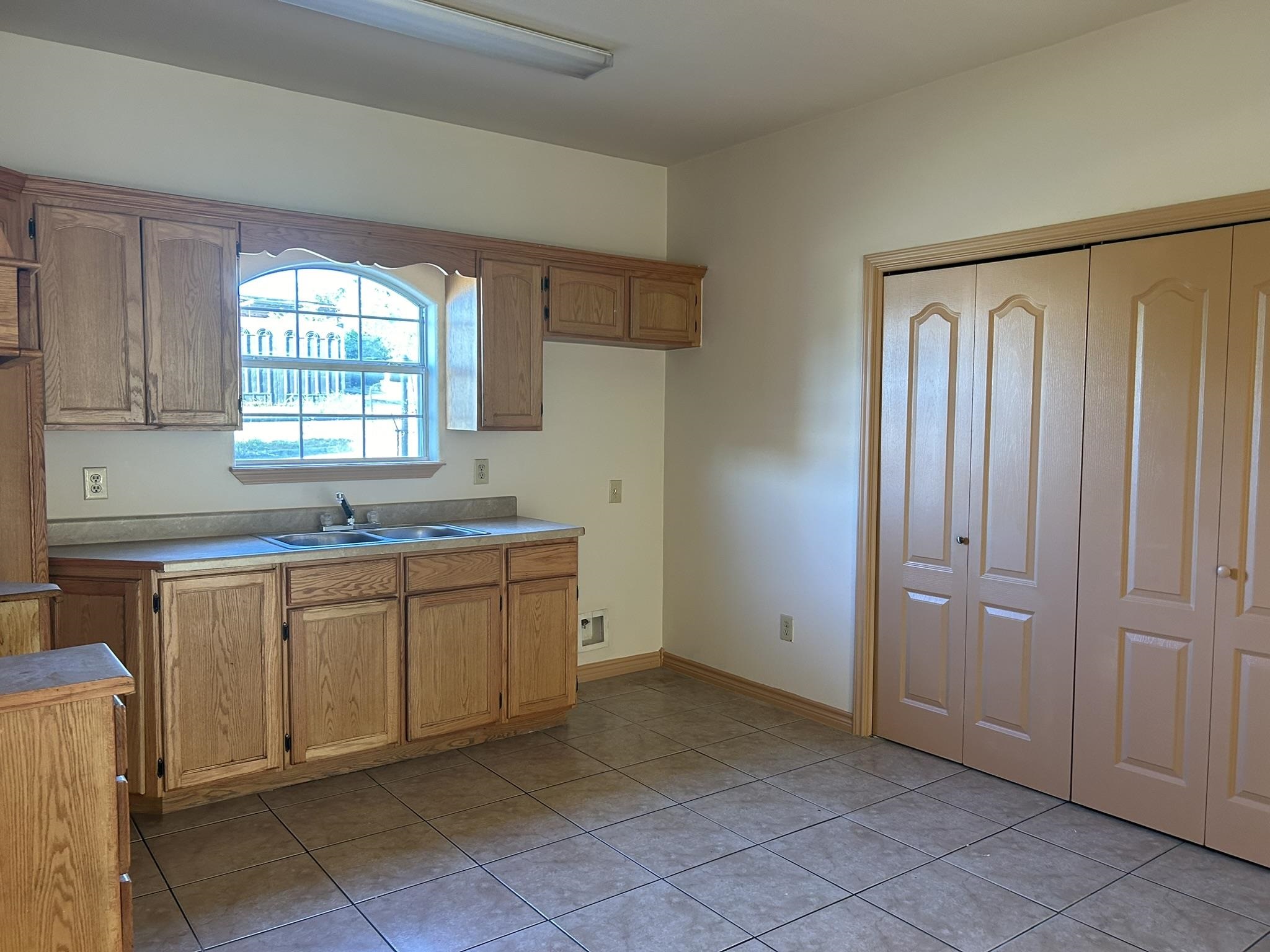 2901 S Martin Ave A2 Property Photo 4