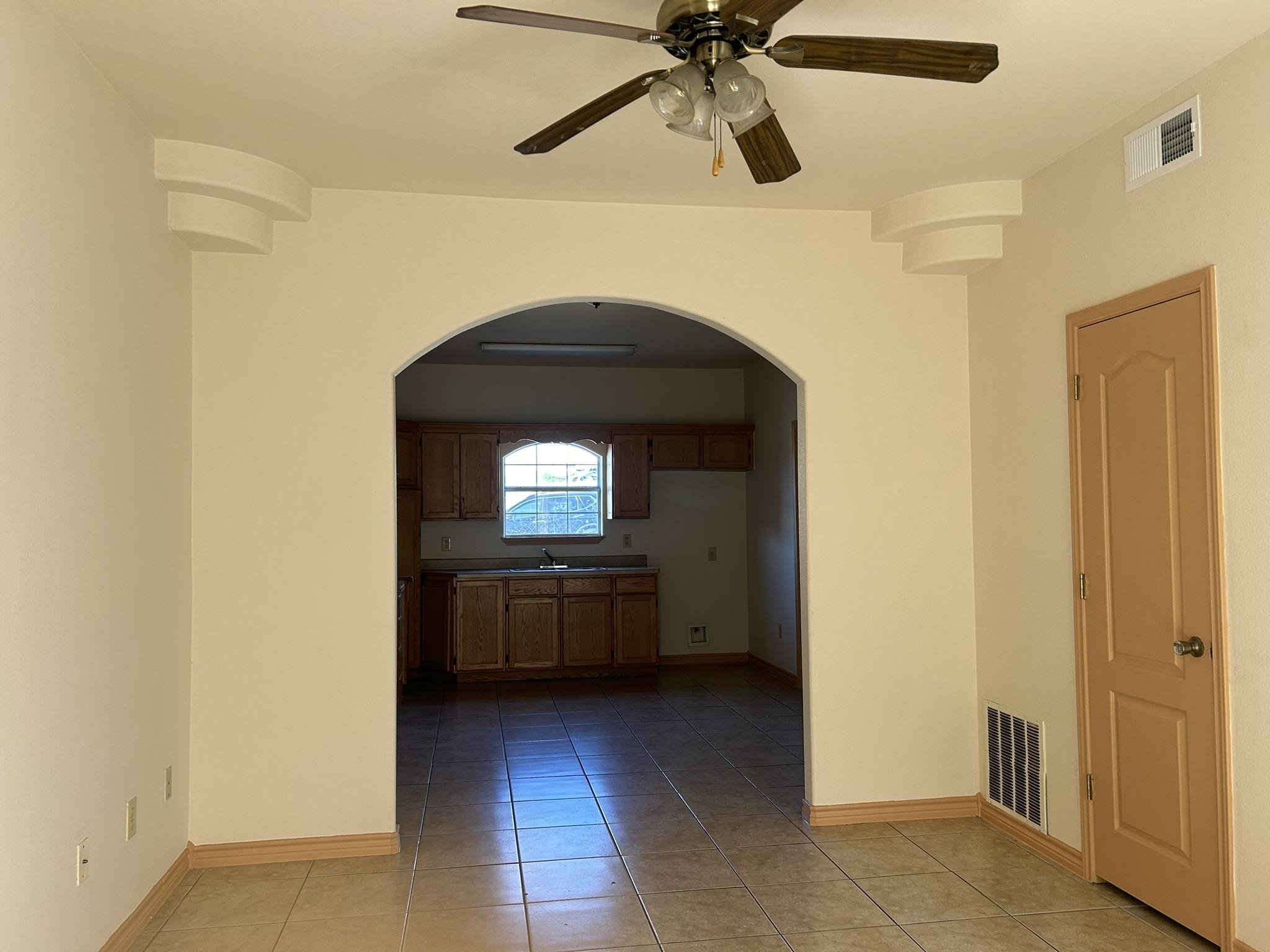 2901 S Martin Ave A2 Property Photo 6