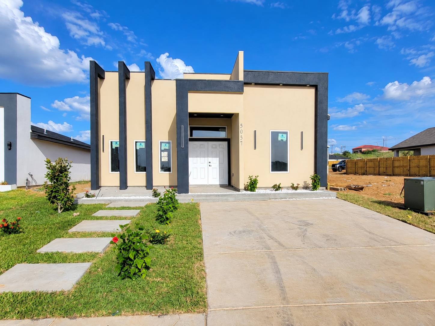 5057 Luna Grande Lp. Property Photo 1
