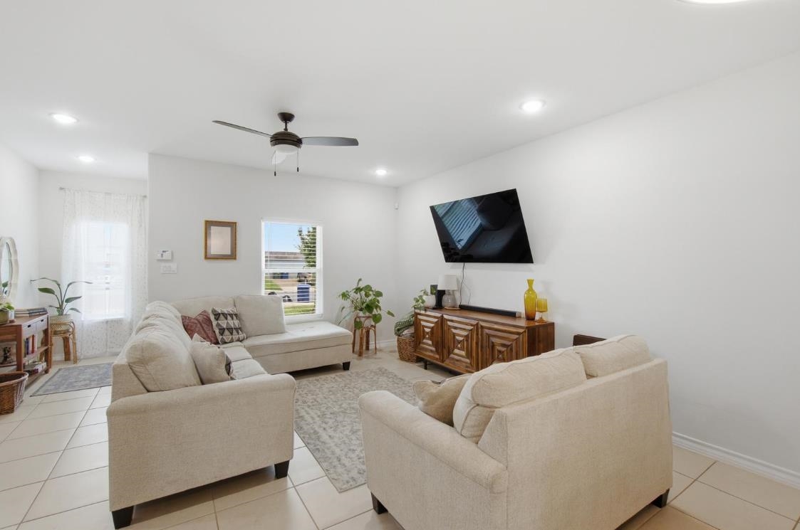 5405 Travesia Ct. Property Photo 3