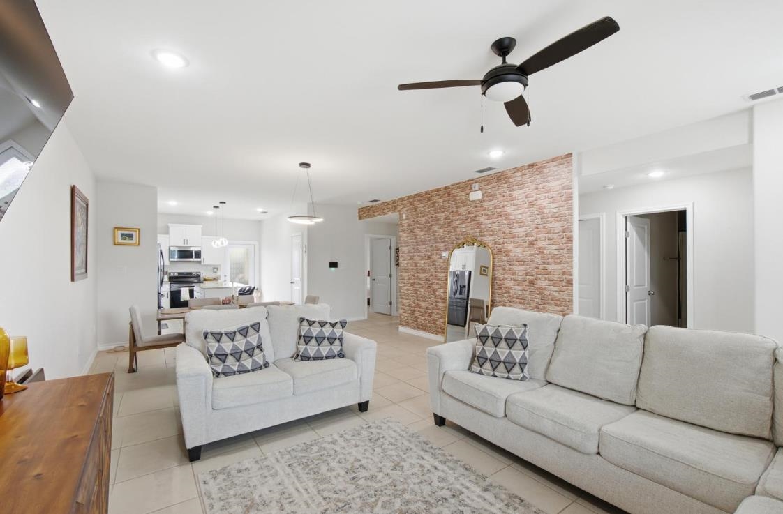 5405 Travesia Ct. Property Photo 4
