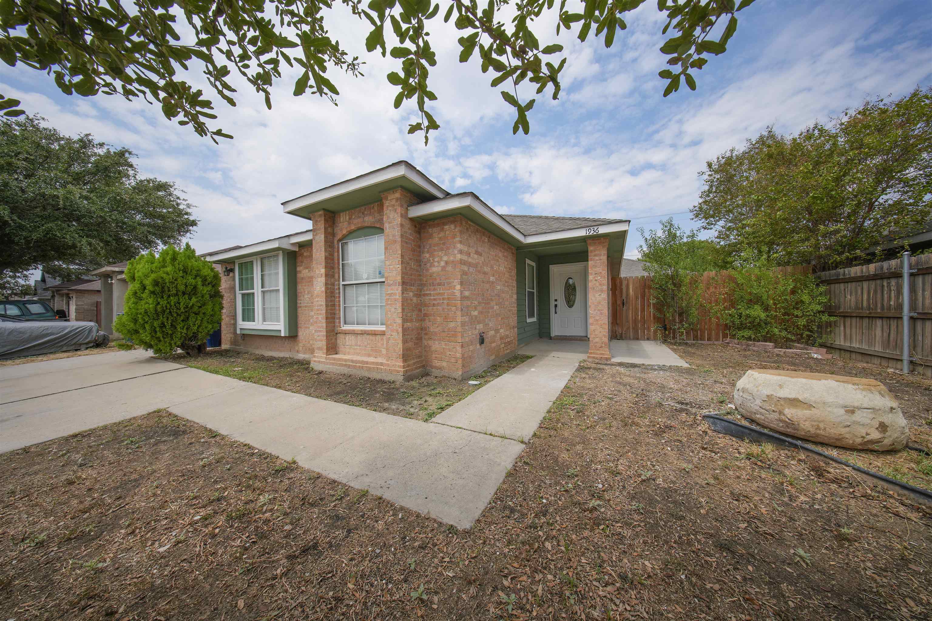 1936 Denmark Ln Property Photo 2