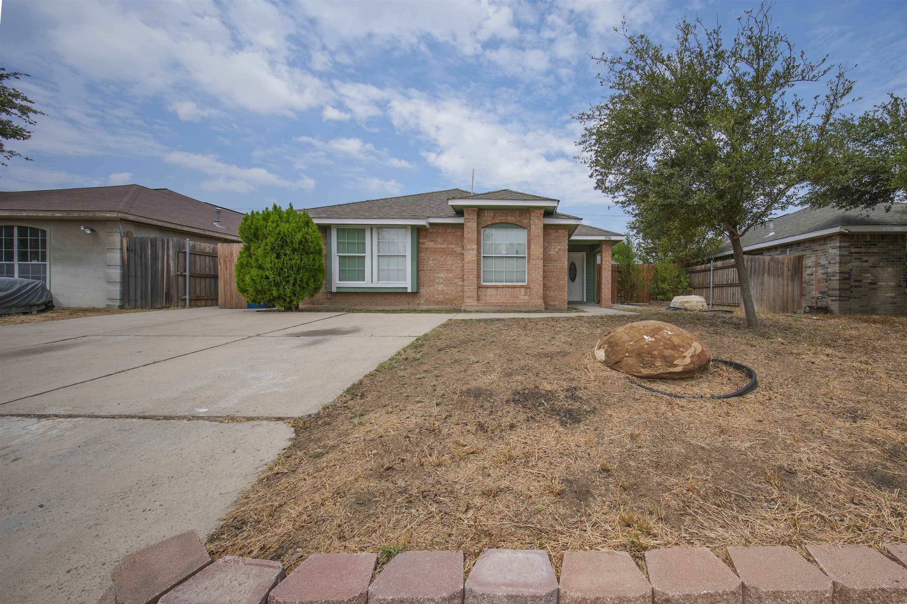 1936 Denmark Ln Property Photo 3