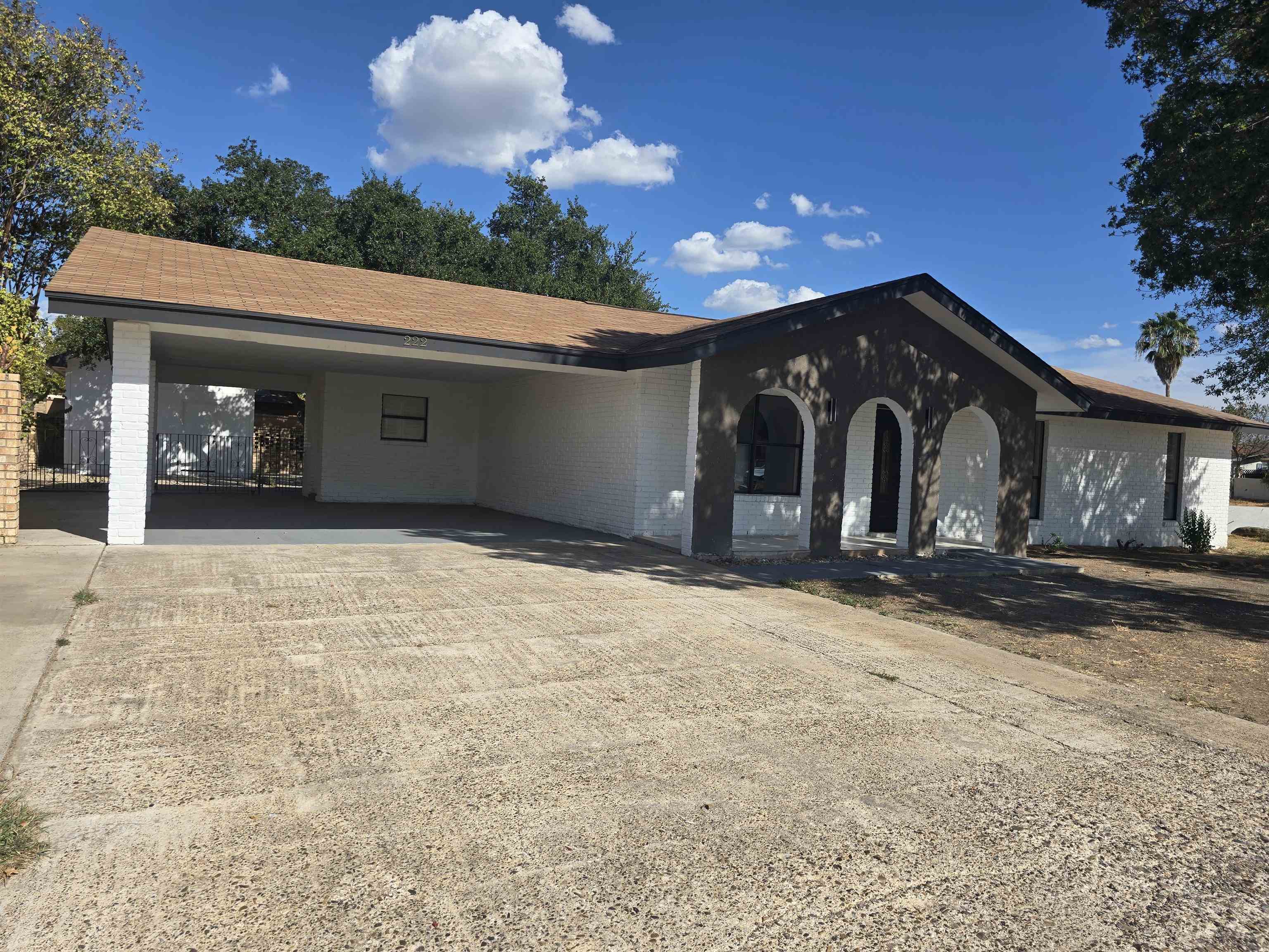 222 Century Blvd Property Photo 4