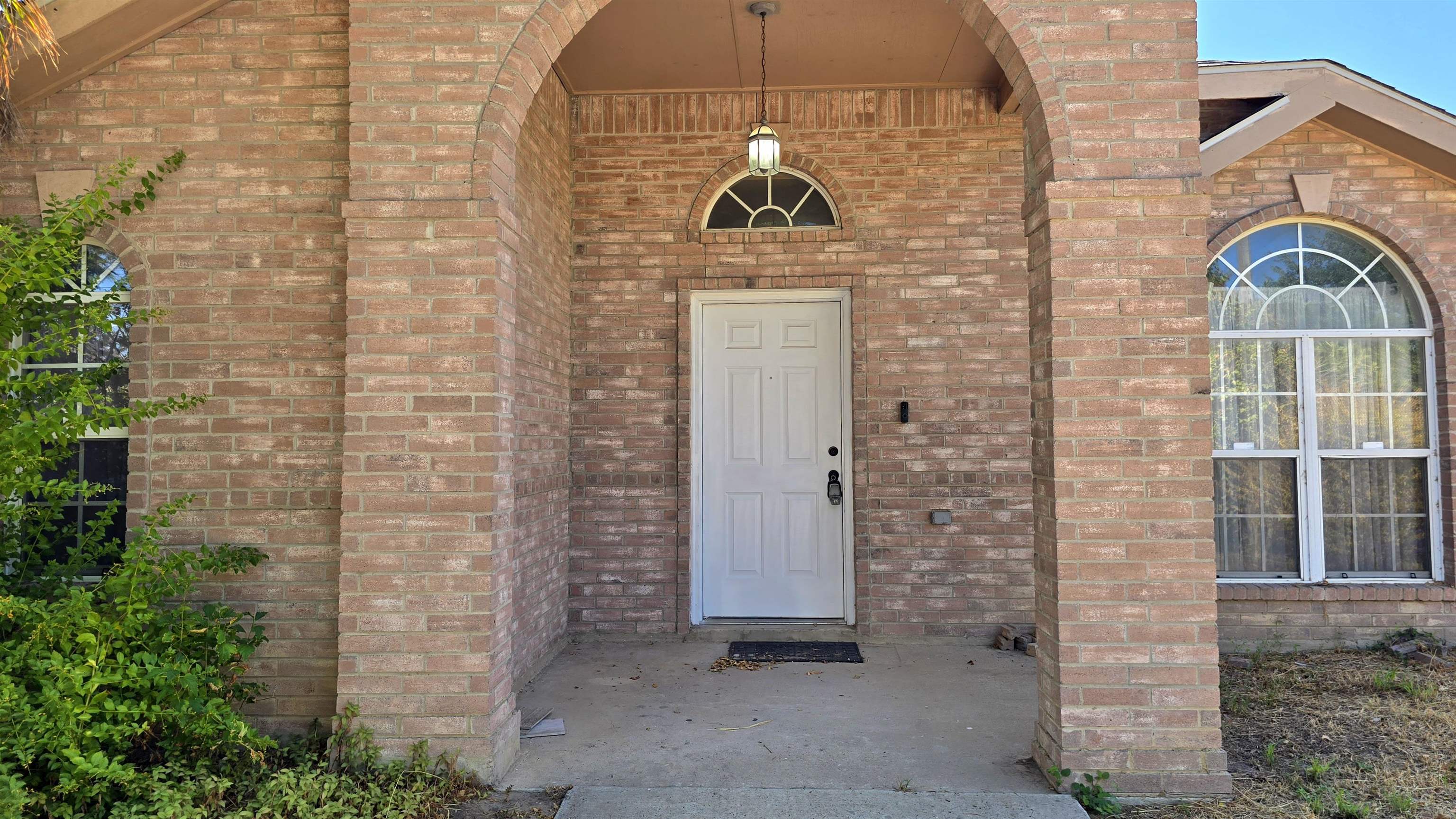 737 Royal Palm Dr Property Photo 2