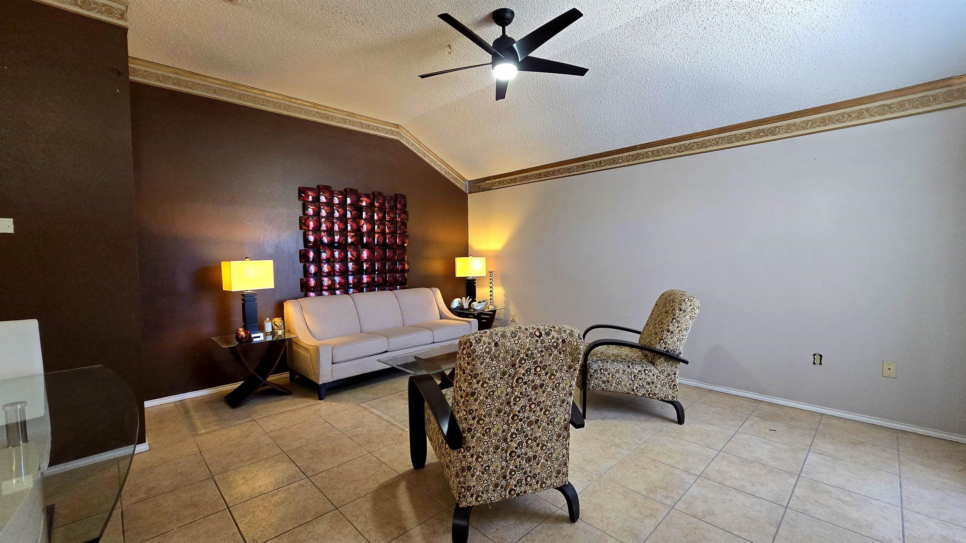 737 Royal Palm Dr Property Photo 3