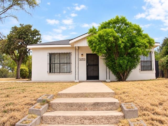 2302 E Lyon St Property Photo 1
