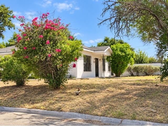 2302 E Lyon St Property Photo 2