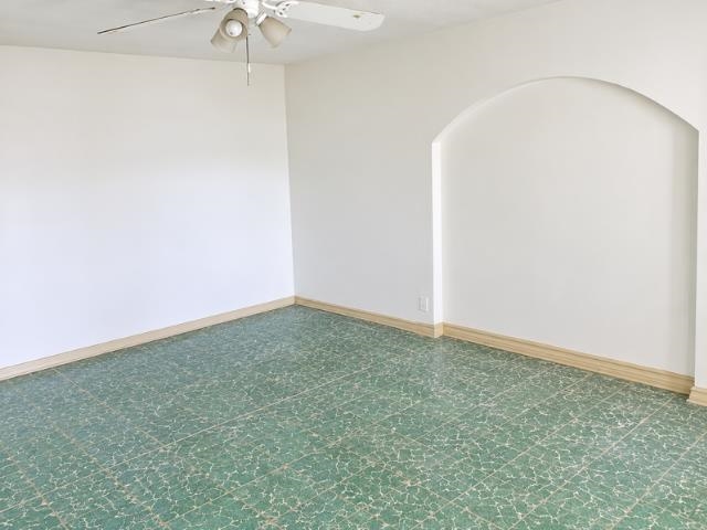2302 E Lyon St Property Photo 9