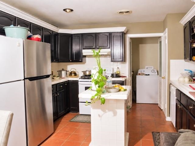 2302 E Lyon St Property Photo 14