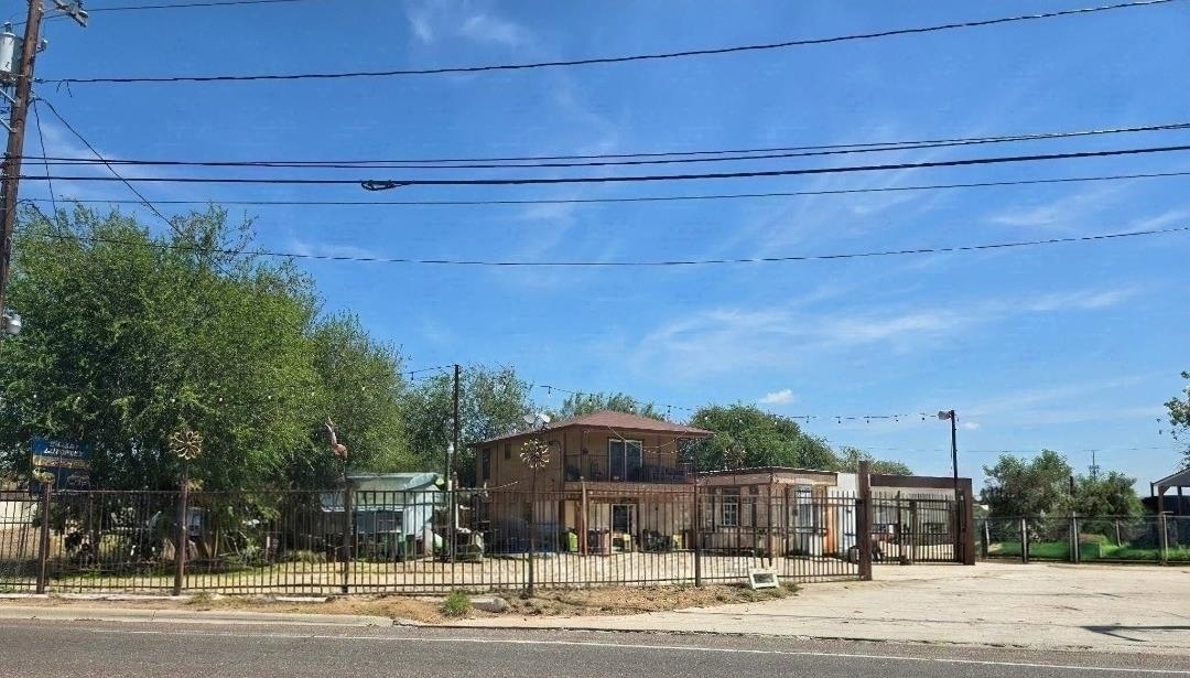 619 S Meadow Ave Property Photo 2