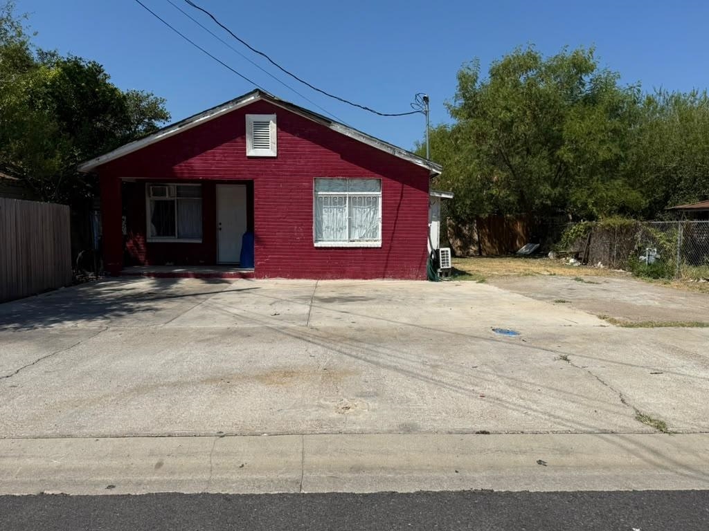 3504 Flores Ave Property Photo 1
