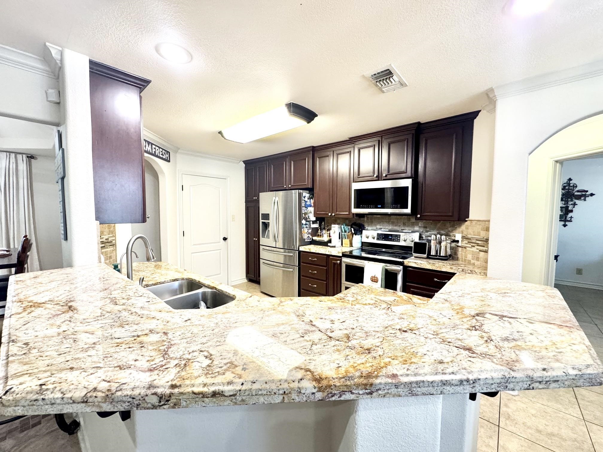 1103 Huber St Property Photo 6