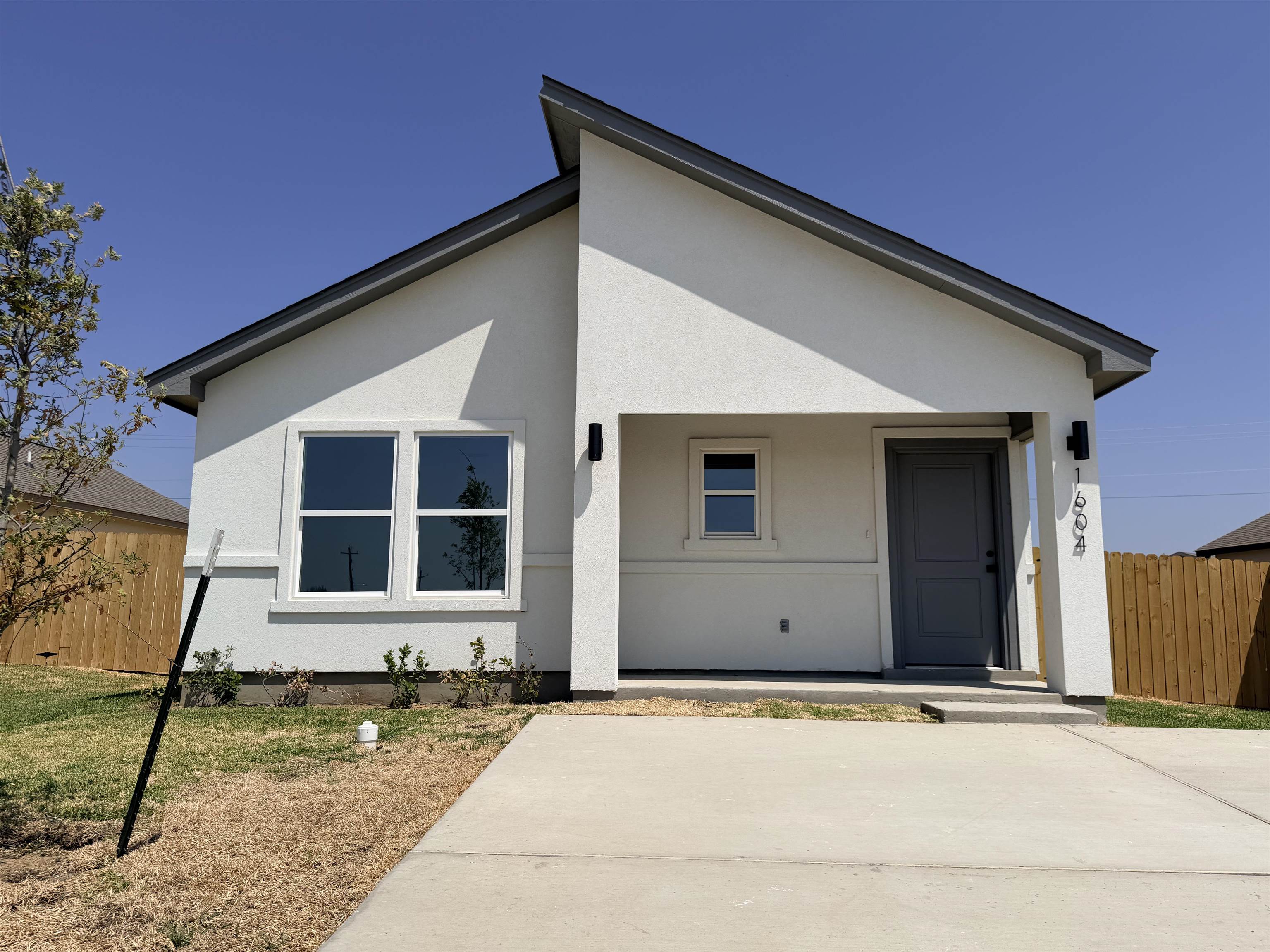 1604 Materia Dr. Property Photo 1