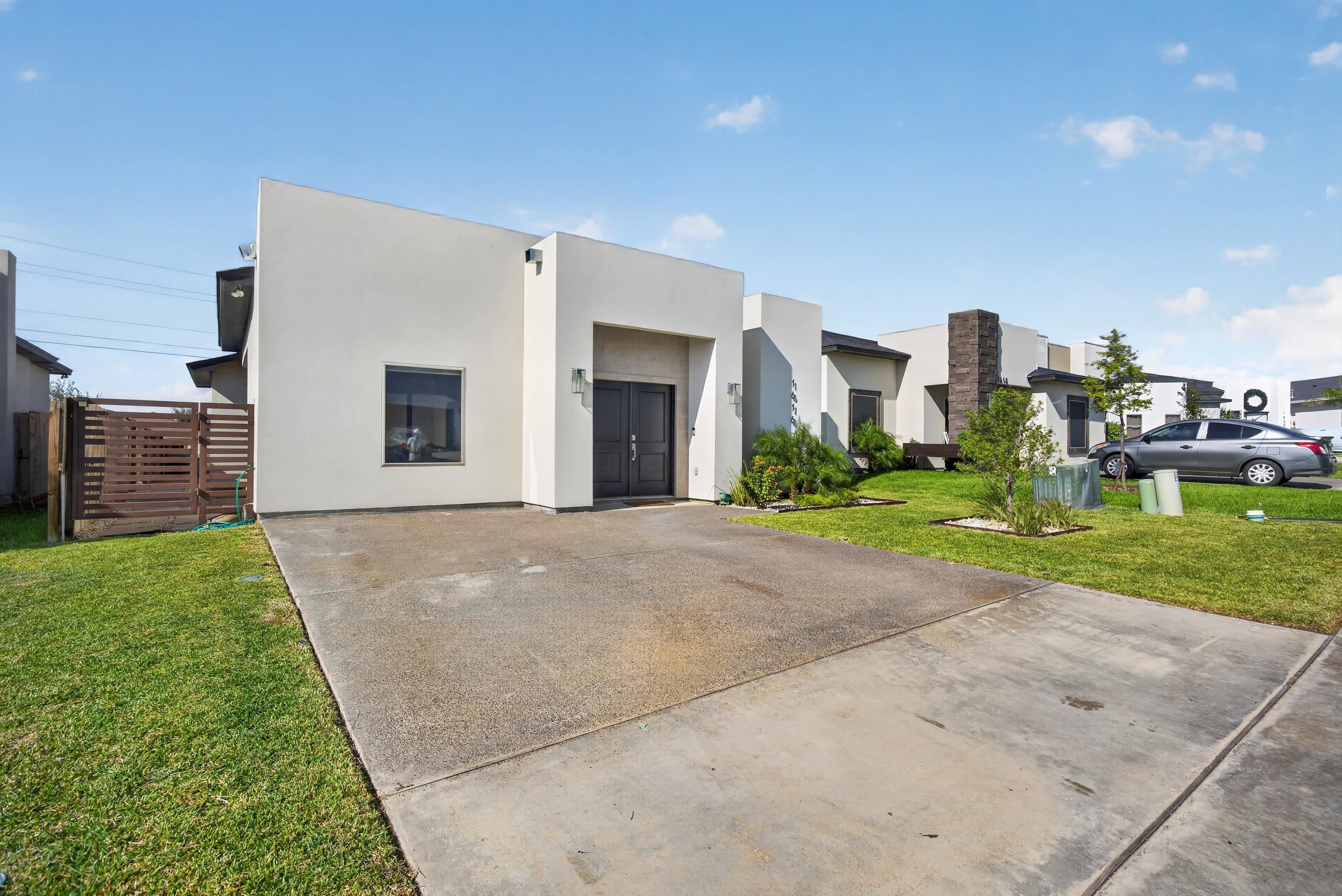 1616 Jerez Lp. Property Photo 3