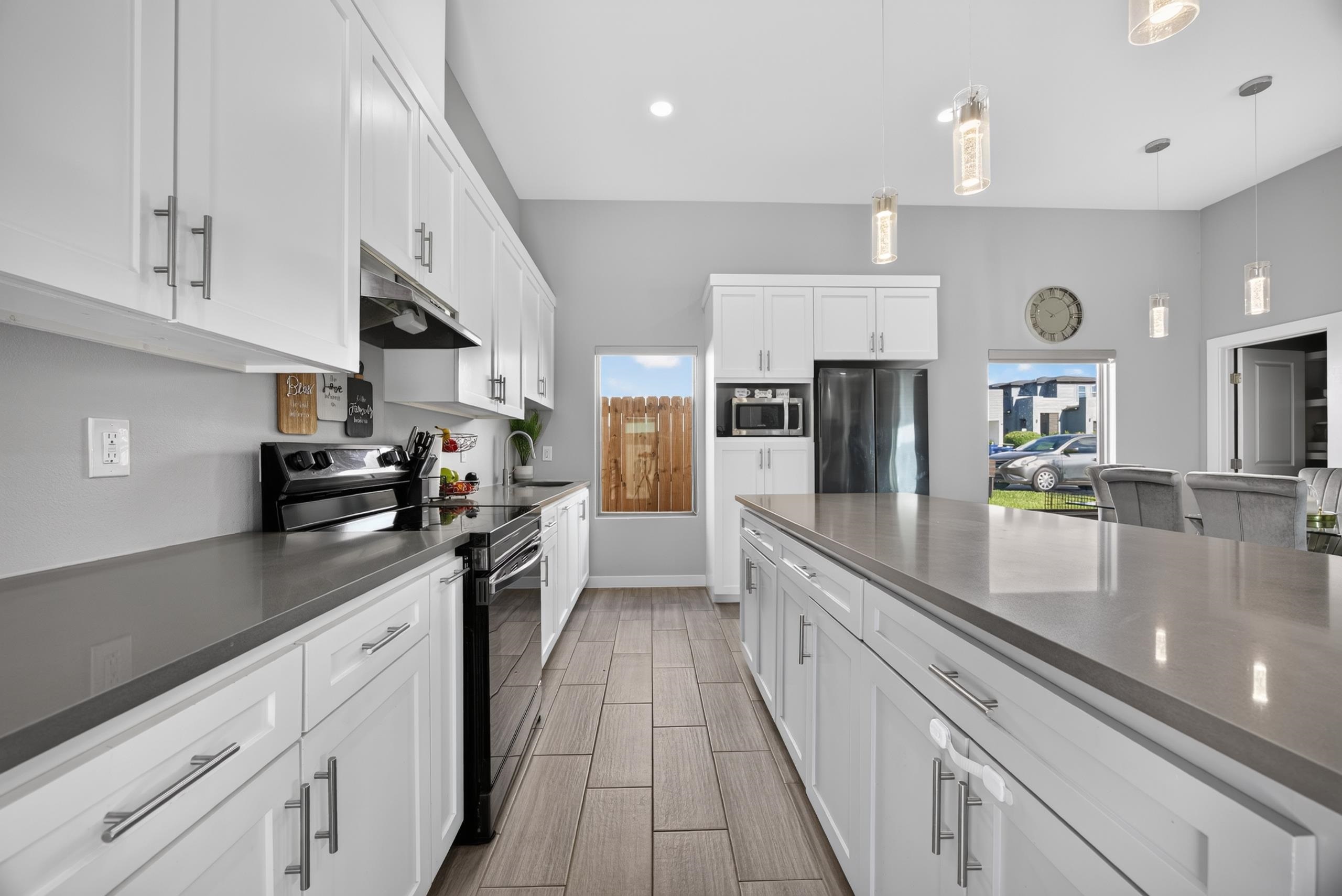 1616 Jerez Lp. Property Photo 13