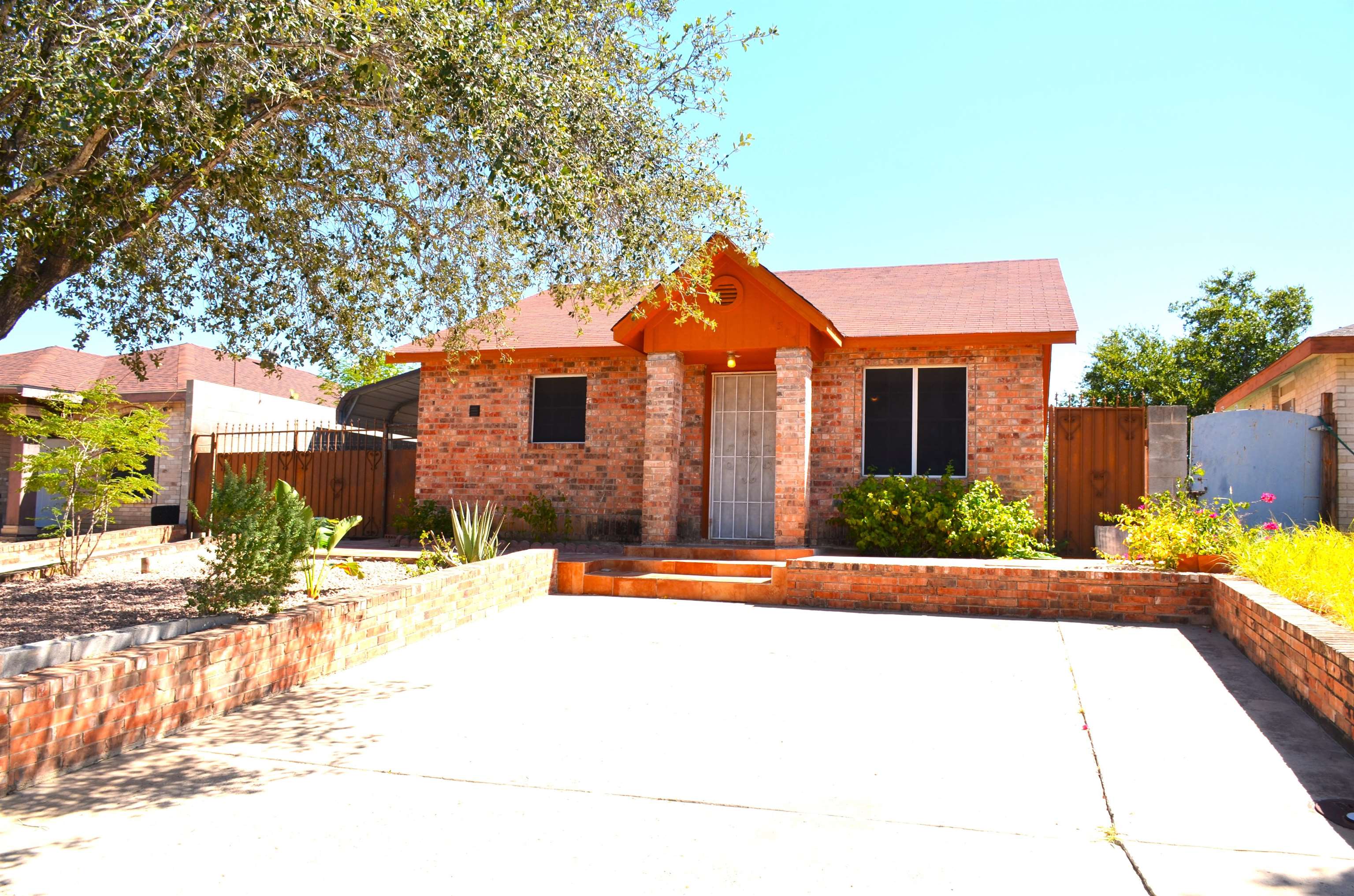 1317 Johnson Dr Property Photo 1