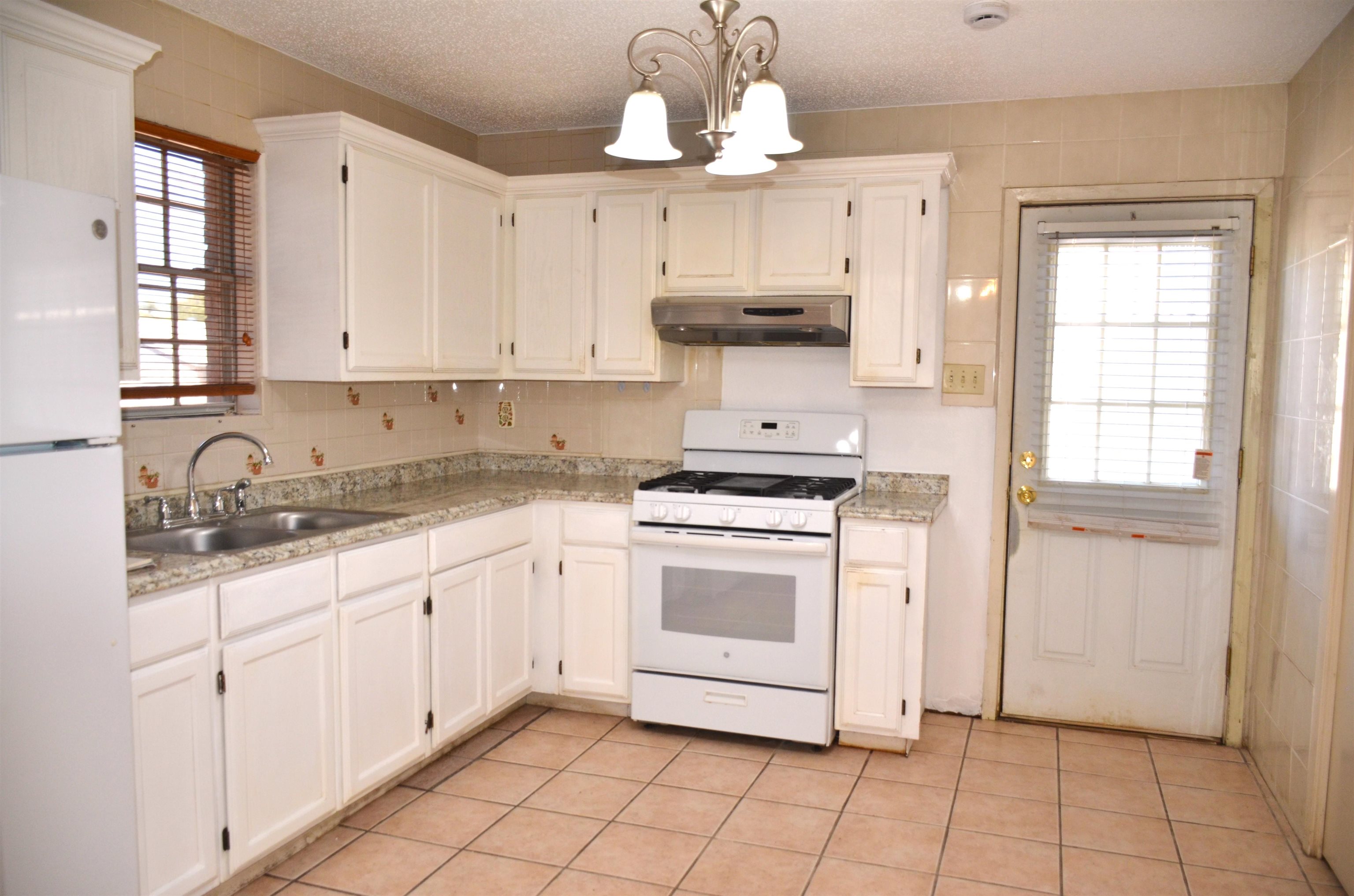 1317 Johnson Dr Property Photo 5