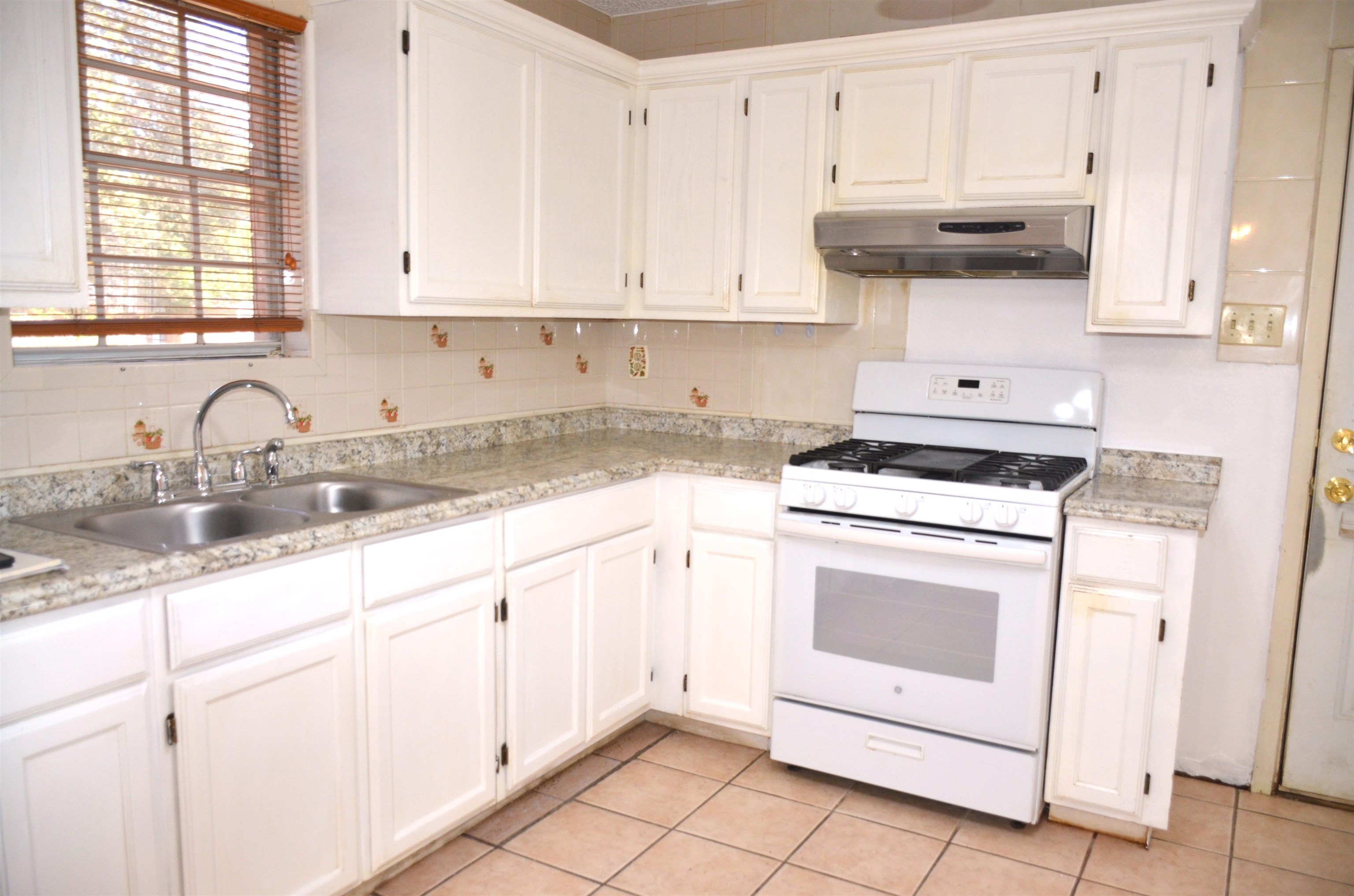 1317 Johnson Dr Property Photo 6
