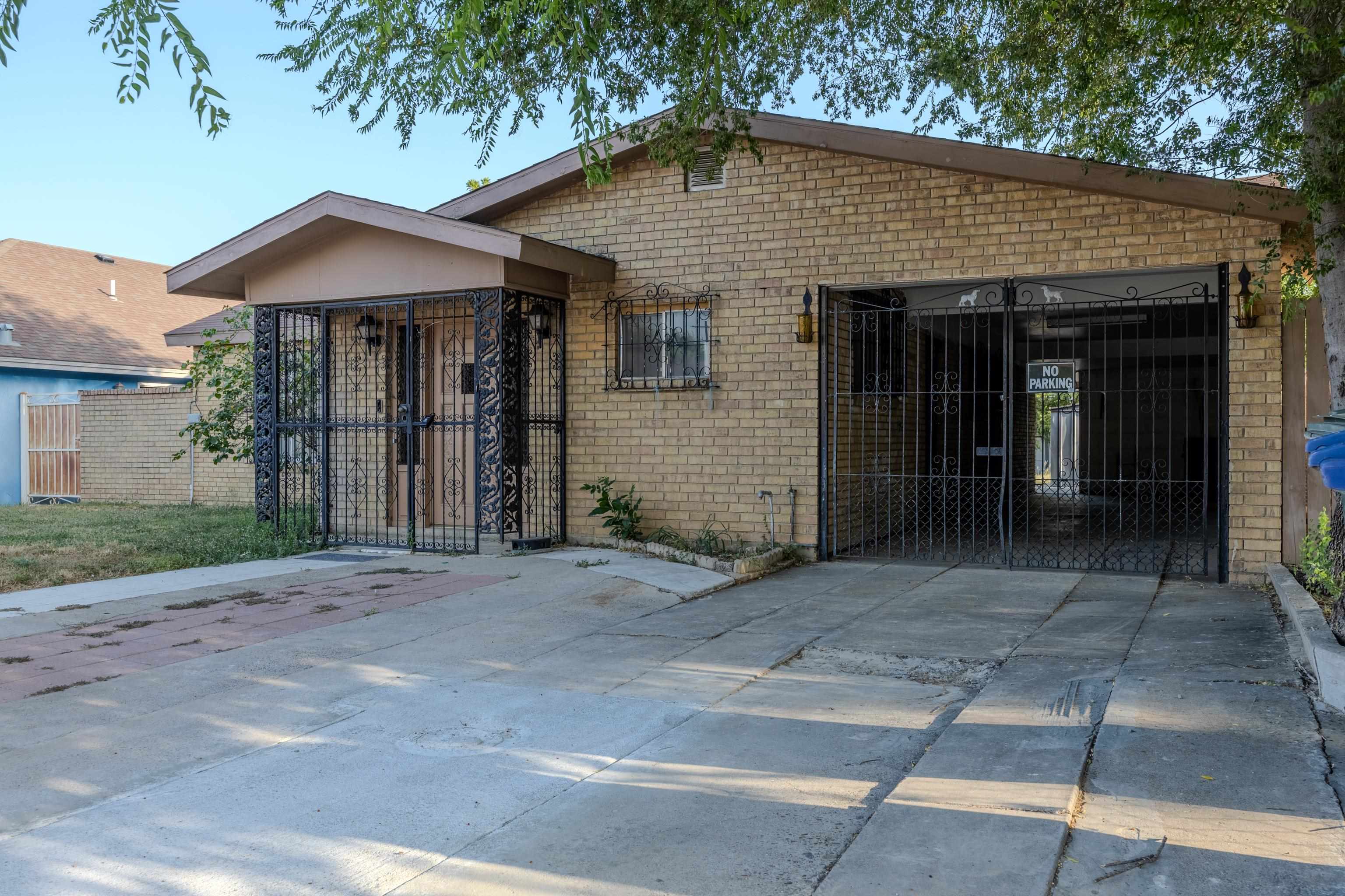 2115 Mier St Property Photo 4