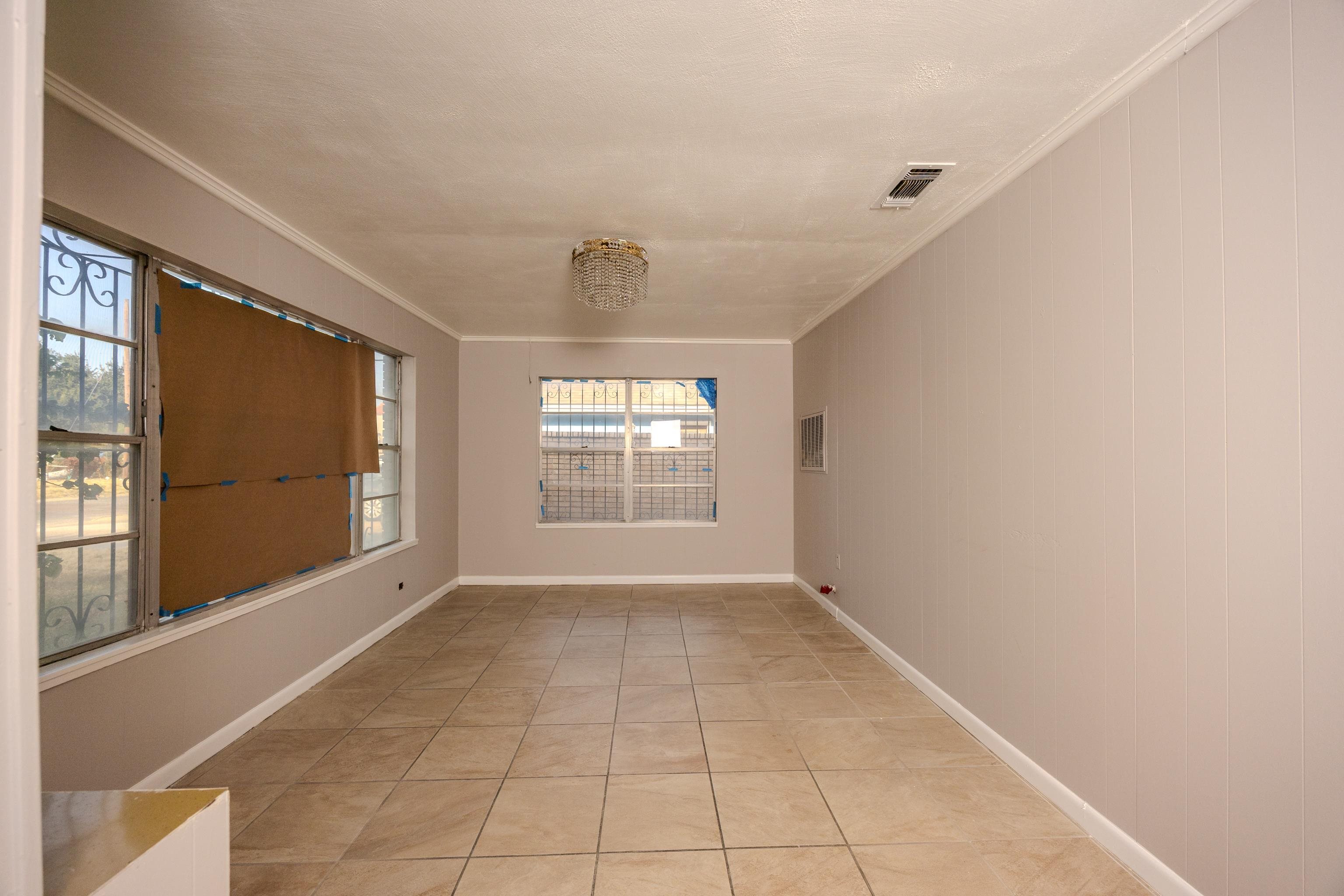 2115 Mier St Property Photo 5