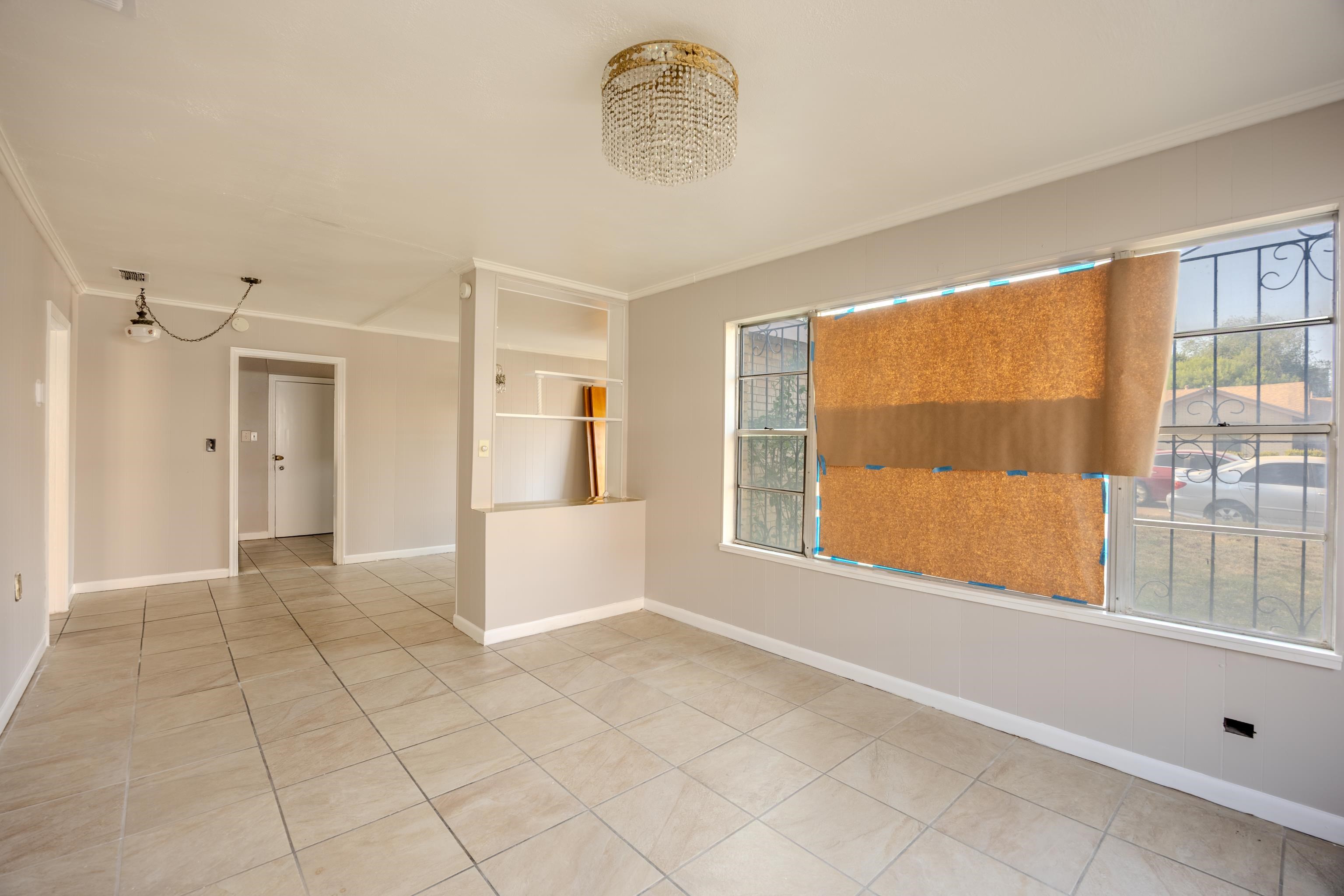 2115 Mier St Property Photo 6