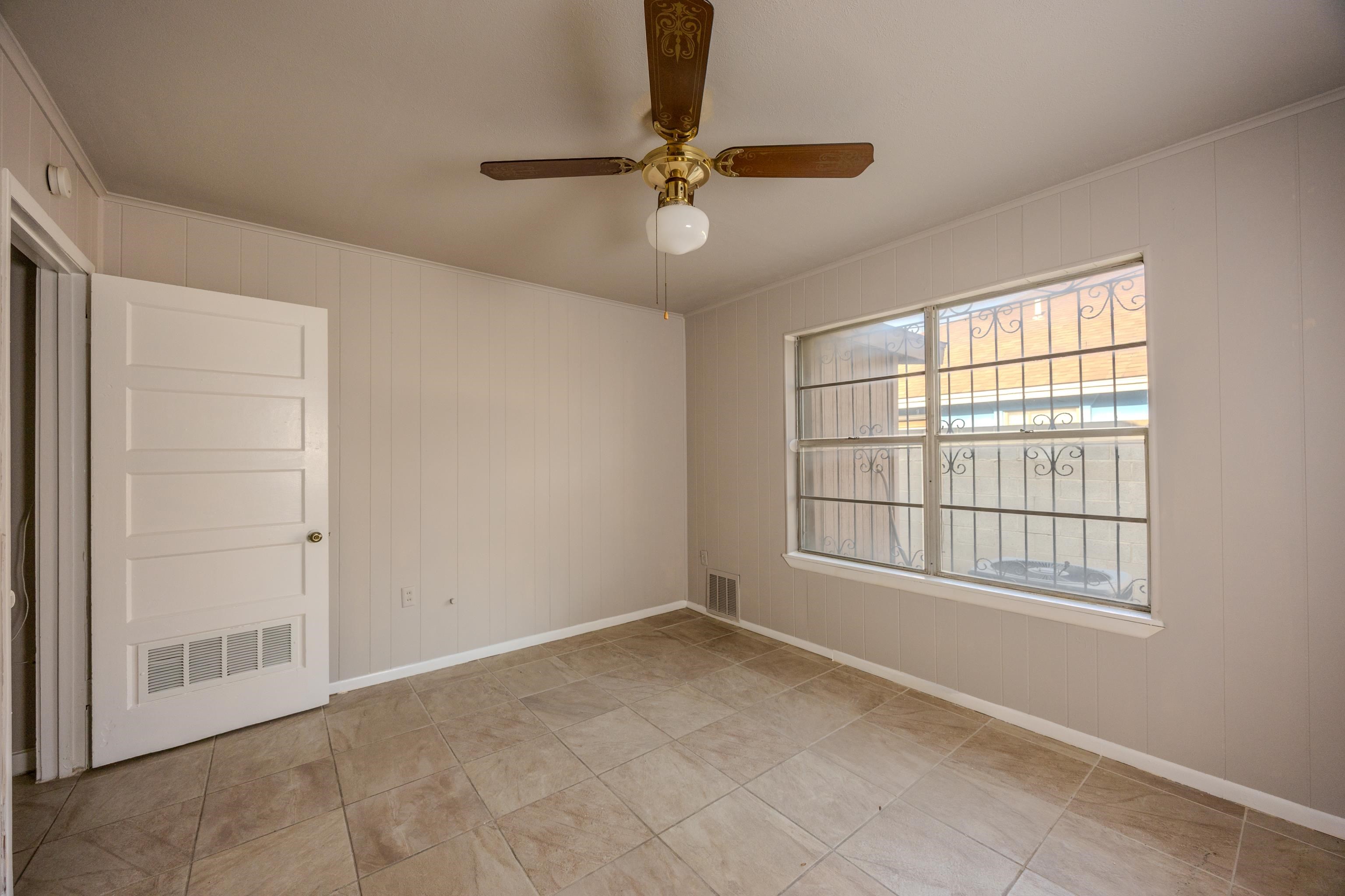 2115 Mier St Property Photo 10