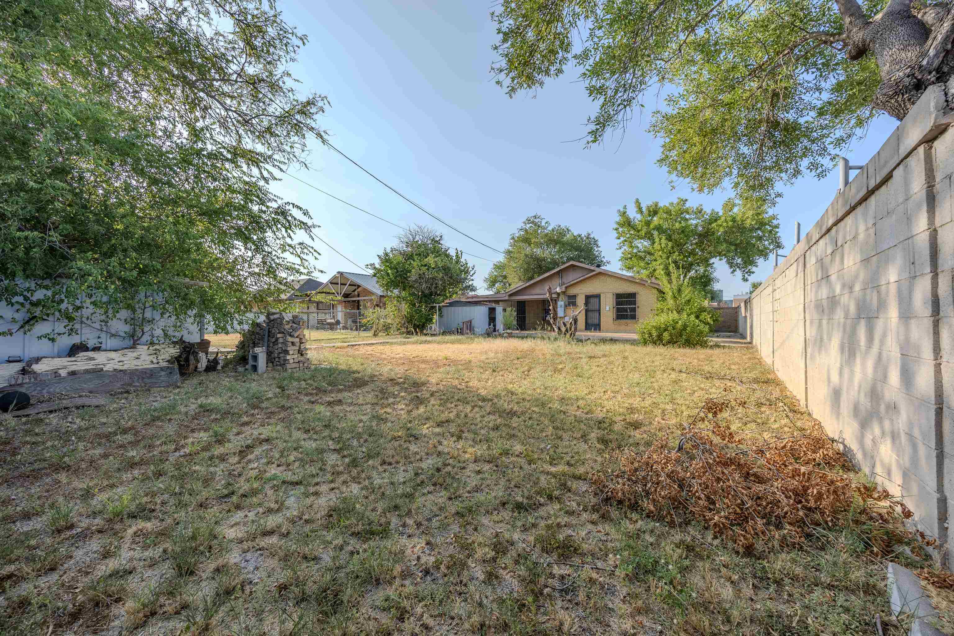 2115 Mier St Property Photo 16