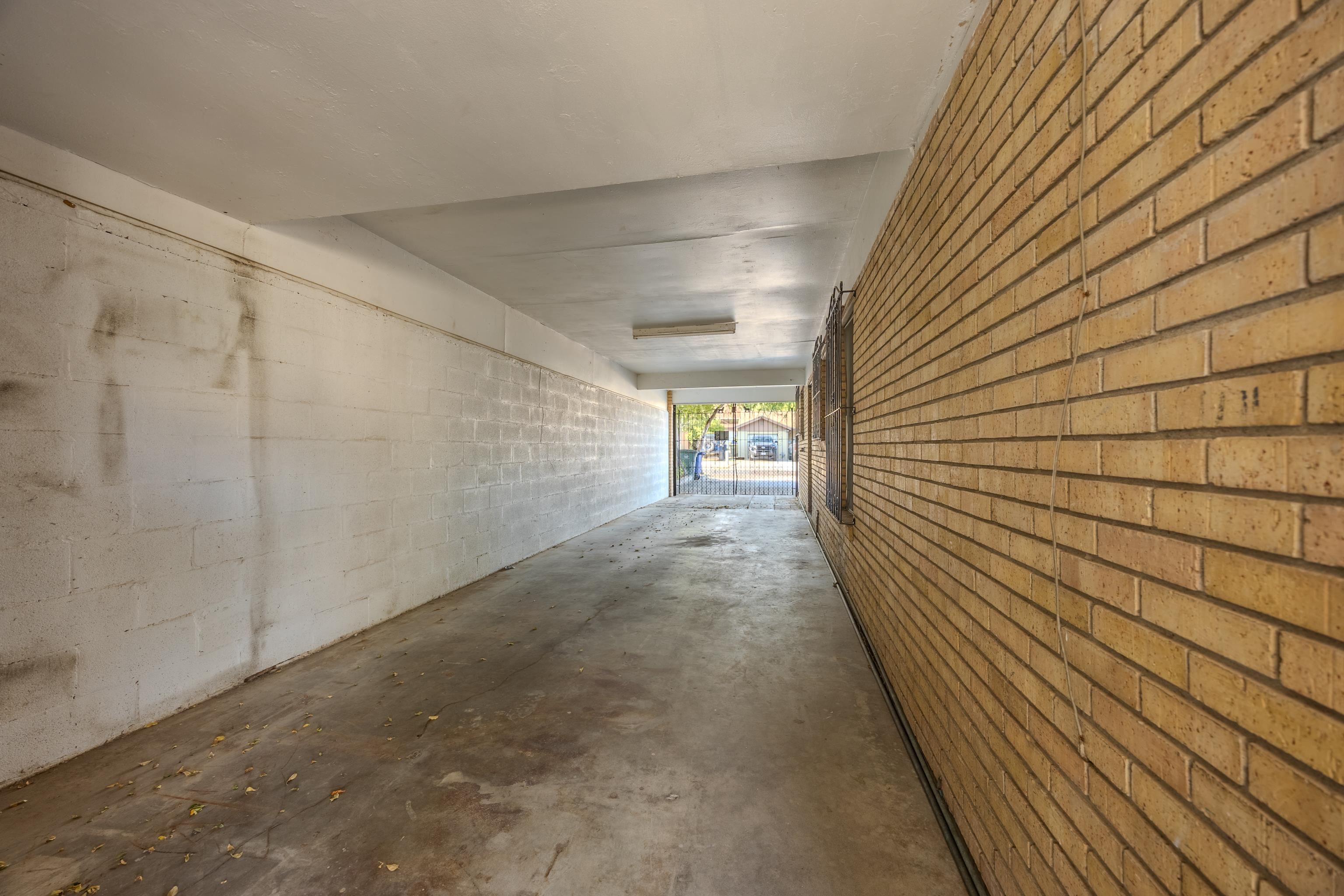 2115 Mier St Property Photo 18